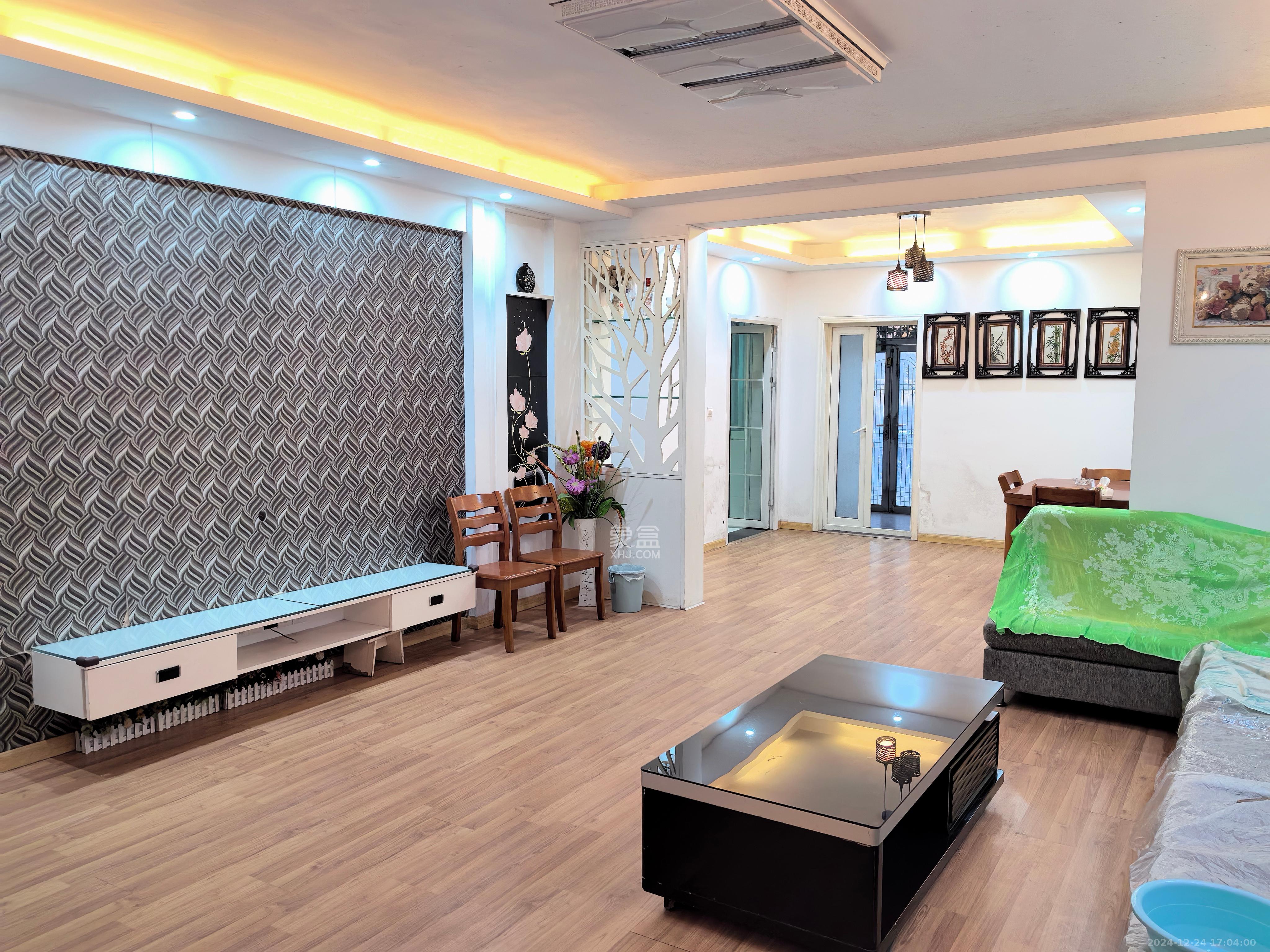 中新森林海  4室2厅2卫    2000.0元/月 中新森林海  4室2厅2卫    2000.0元/月