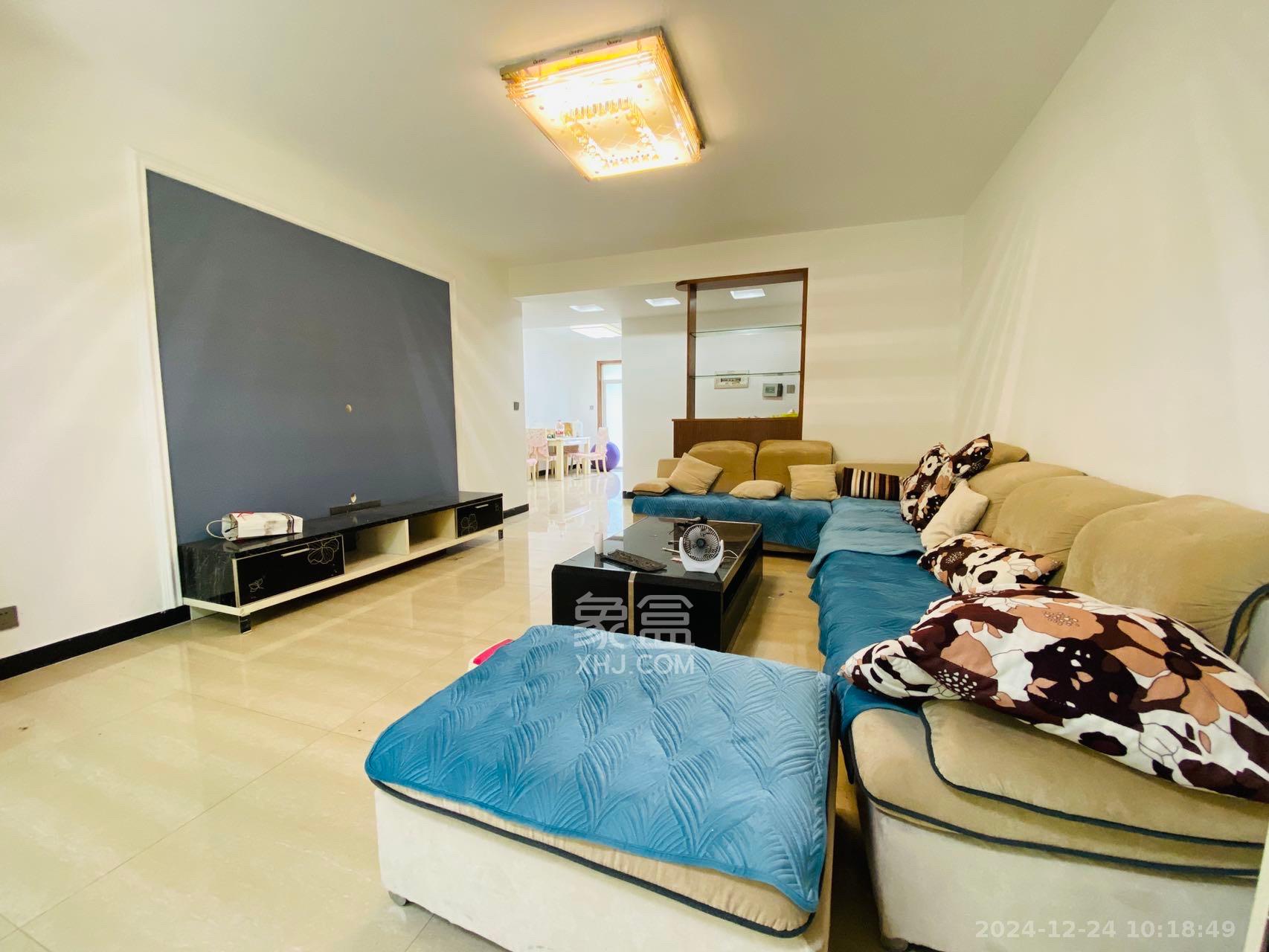 学府华庭 3室2厅2卫 2800.0元/月 学府华庭 3室2厅2卫 2800.0元/月室内图