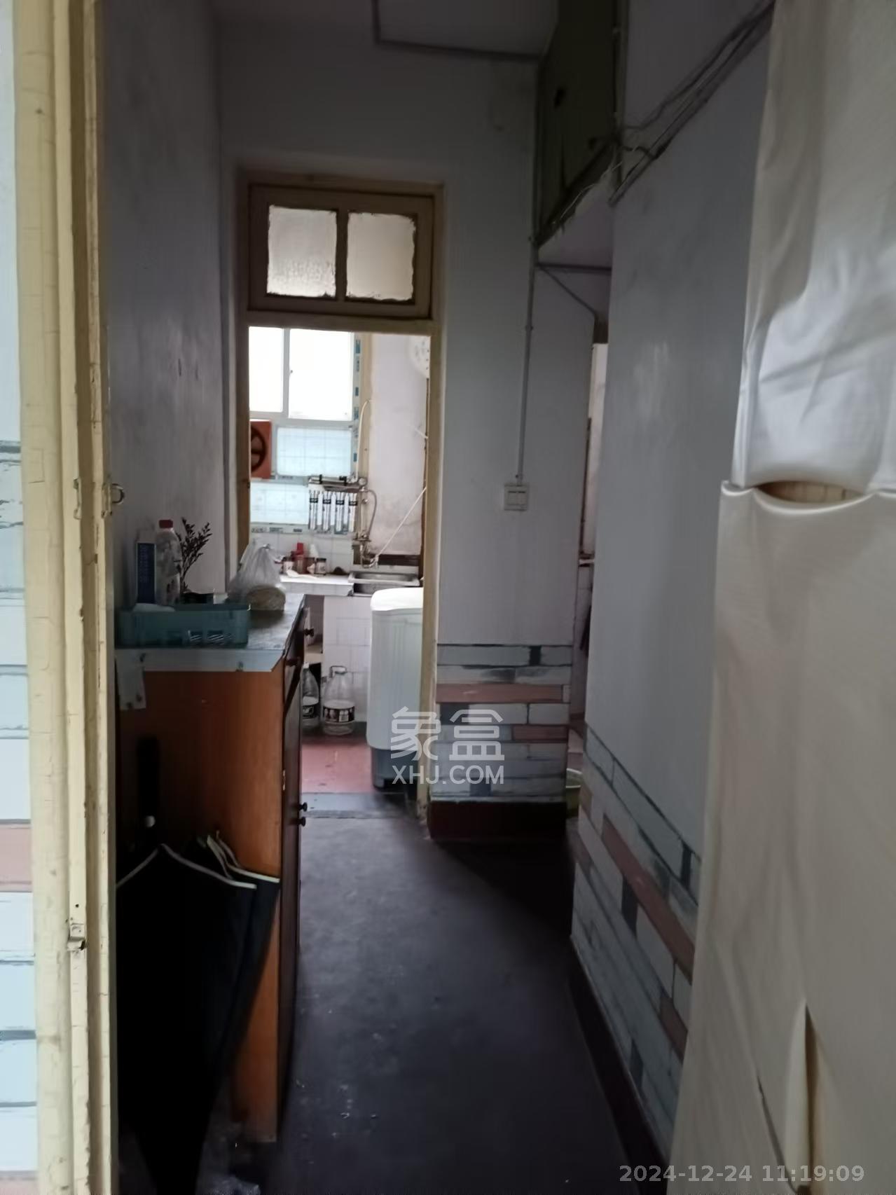 宝塔山粮食仓库单位房 1室1厅1卫 1100.0元/月 宝塔山粮食仓库单位房 1室1厅1卫 1100.0元/月室内图