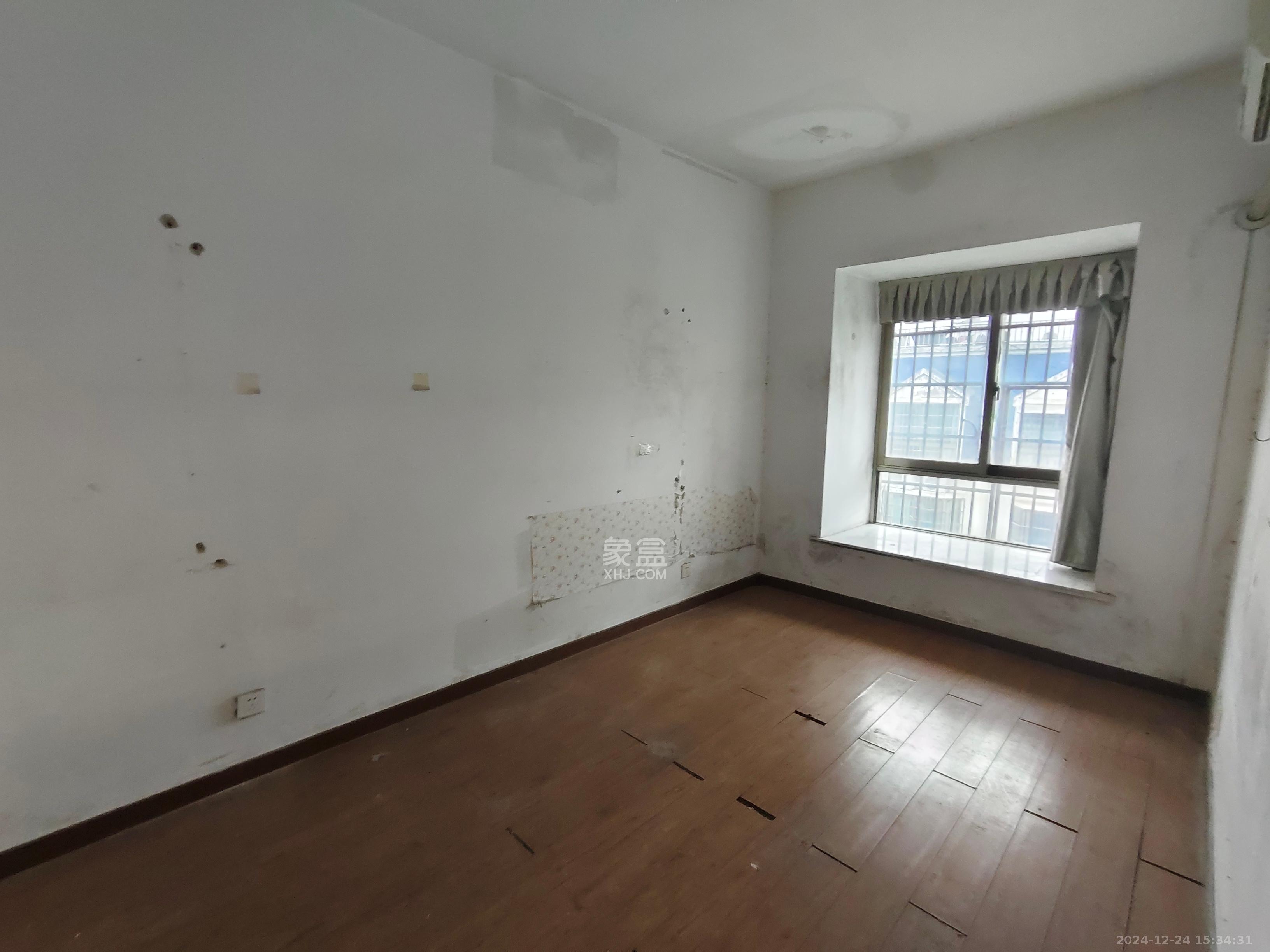 卧龙居国际村 5室2厅3卫 3500.0元/月 卧龙居国际村 5室2厅3卫 3500.0元/月室内图