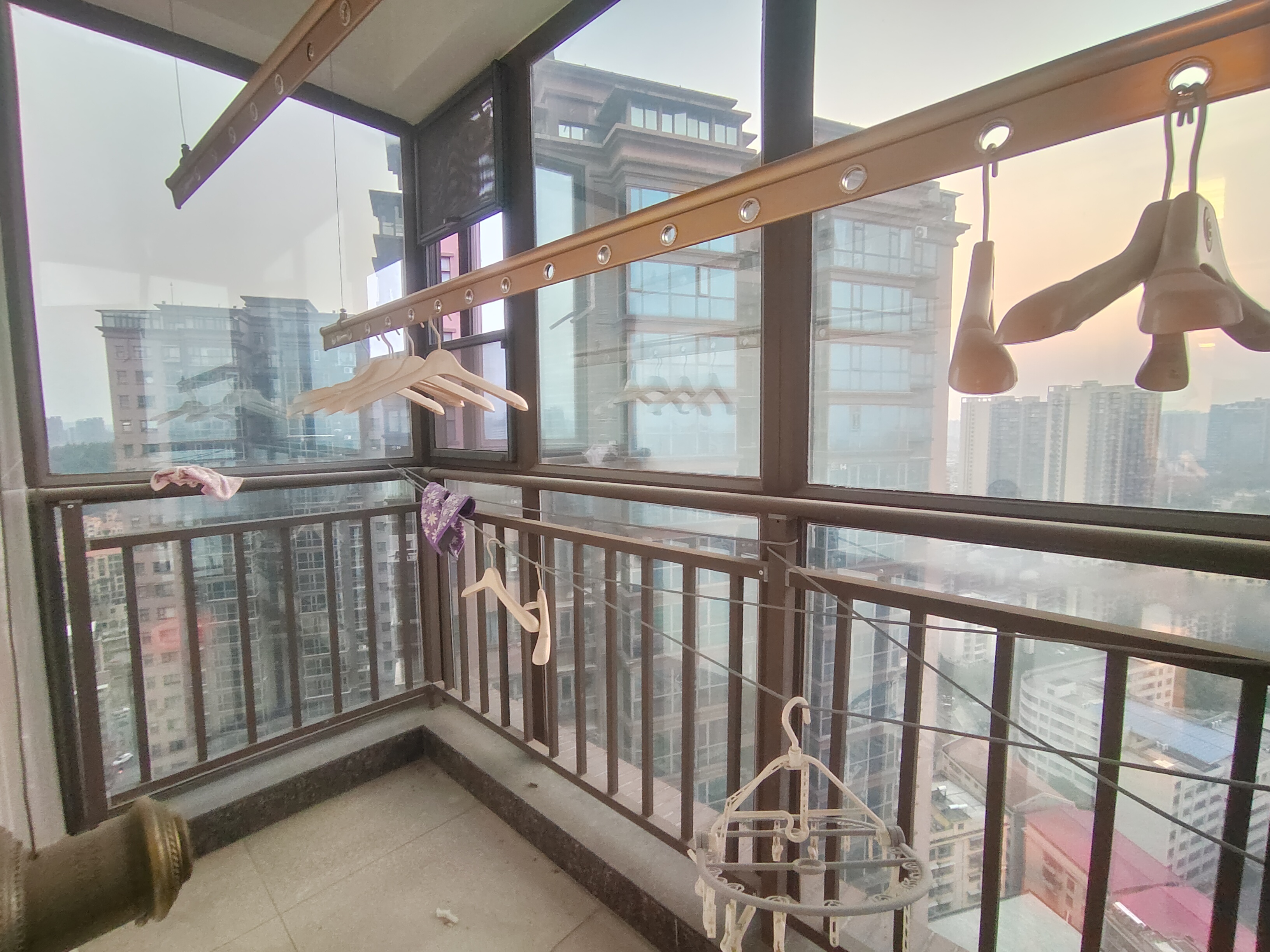 大同芙蓉 4室2厅2卫 99.8万 大同芙蓉 4室2厅2卫 99.8万客厅