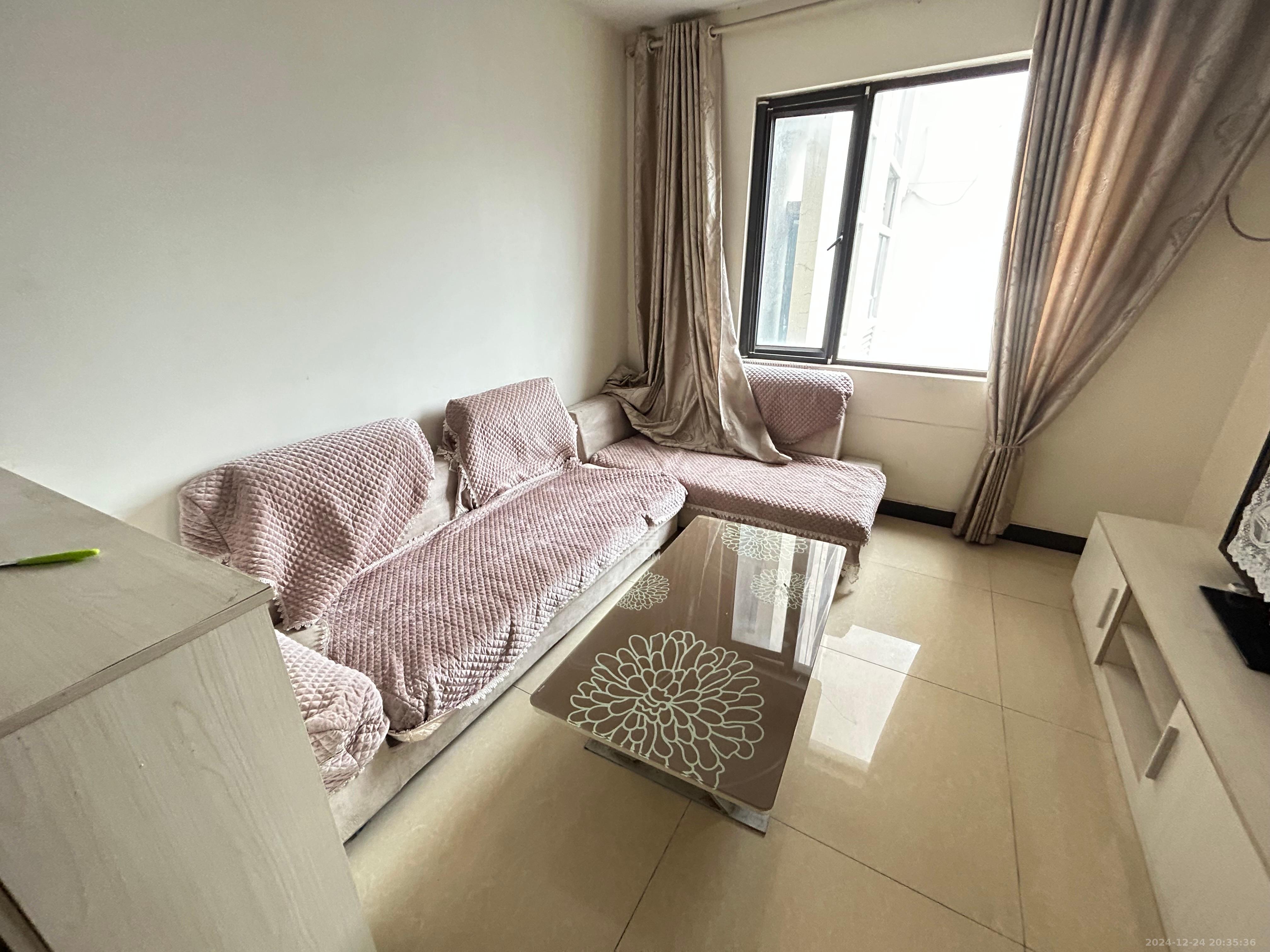 旭辉藏郡(藏郡、旭湘华府) 1室2厅1卫 2100.0元/月 旭辉藏郡(藏郡、旭湘华府) 1室2厅1卫 2100.0元/月室内图