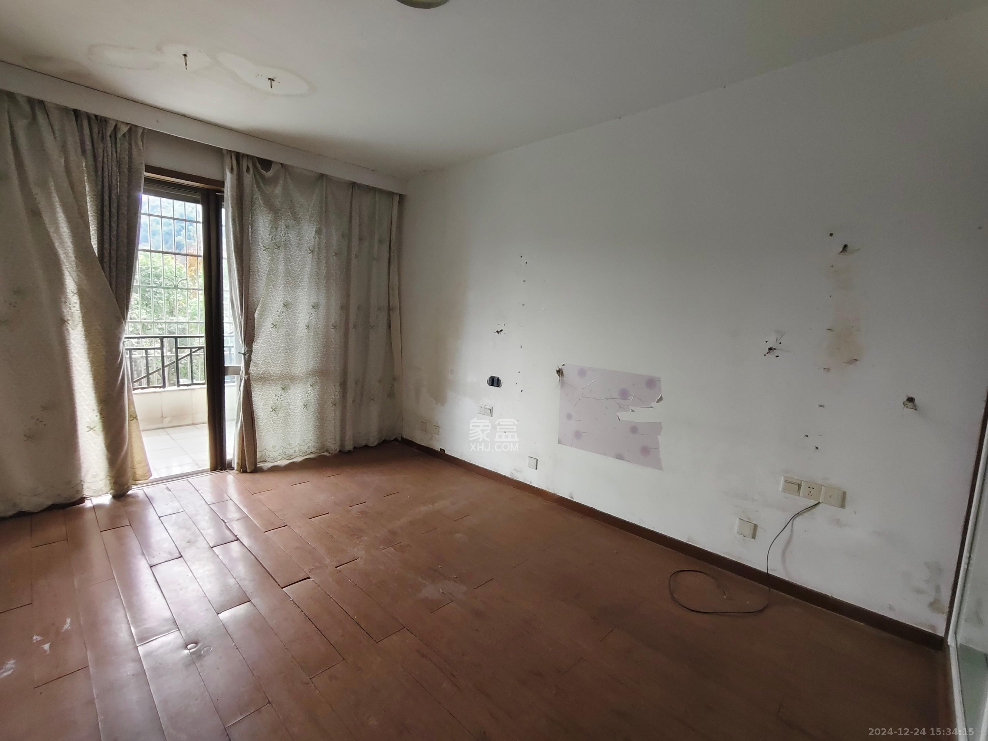 卧龙居国际村 5室2厅3卫 3500.0元/月 卧龙居国际村 5室2厅3卫 3500.0元/月室内图