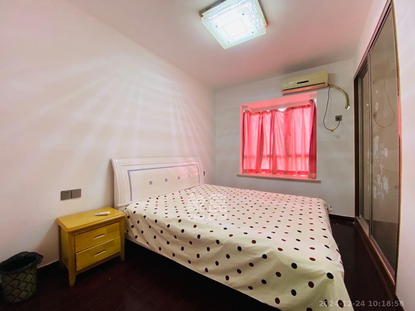 学府华庭 3室2厅2卫 2800.0元/月 学府华庭 3室2厅2卫 2800.0元/月室内图