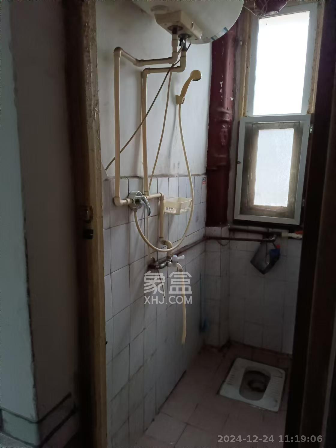 宝塔山粮食仓库单位房 1室1厅1卫 1100.0元/月 宝塔山粮食仓库单位房 1室1厅1卫 1100.0元/月室内图