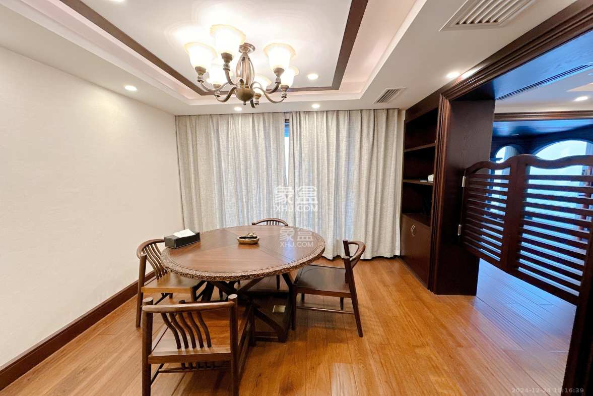 潮宗御苑 3室2厅2卫 26800.0元/月 潮宗御苑 3室2厅2卫 26800.0元/月室内图