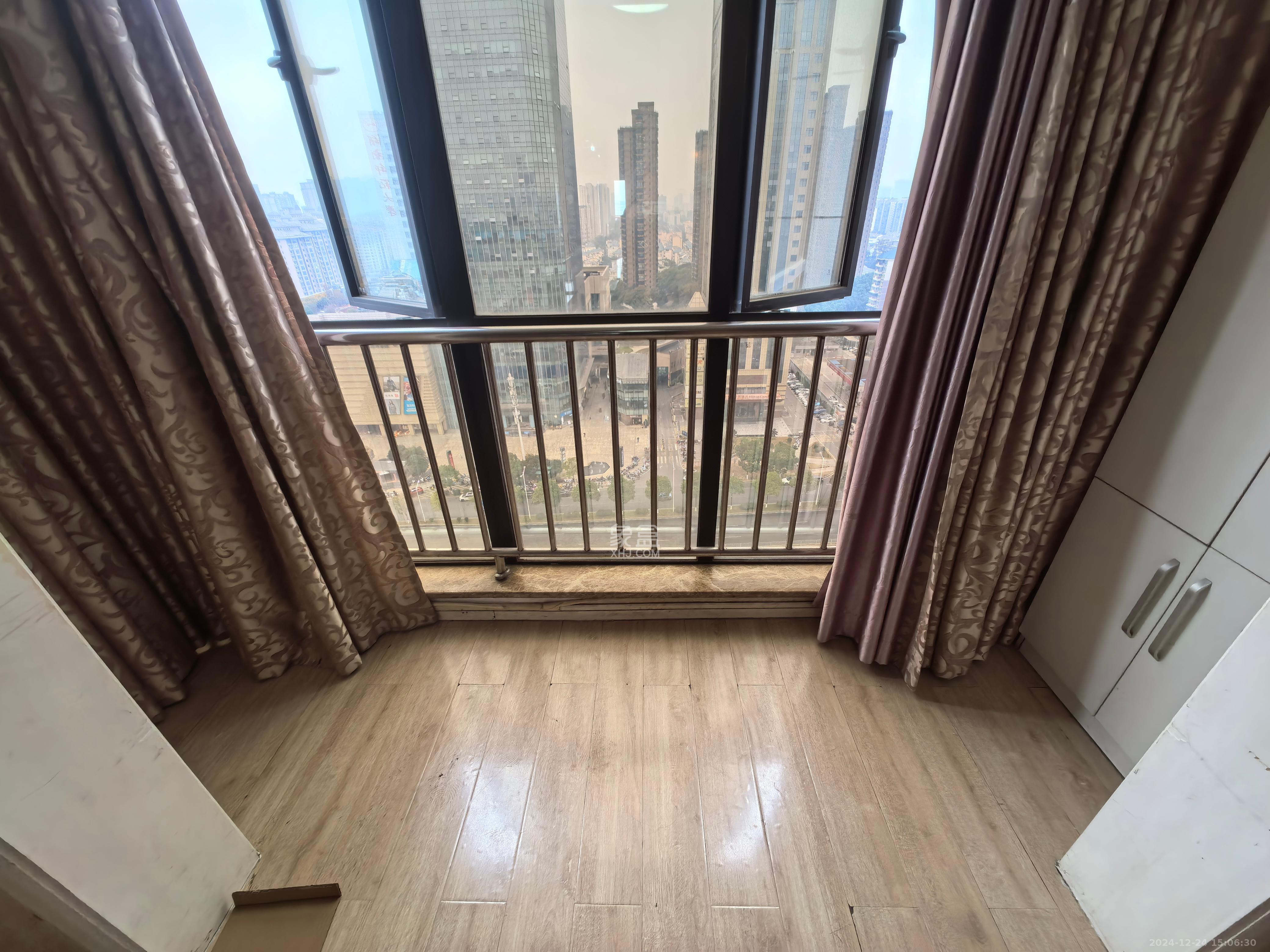 湘腾城市广场 1室1厅1卫 1550.0元/月 湘腾城市广场 1室1厅1卫 1550.0元/月室内图