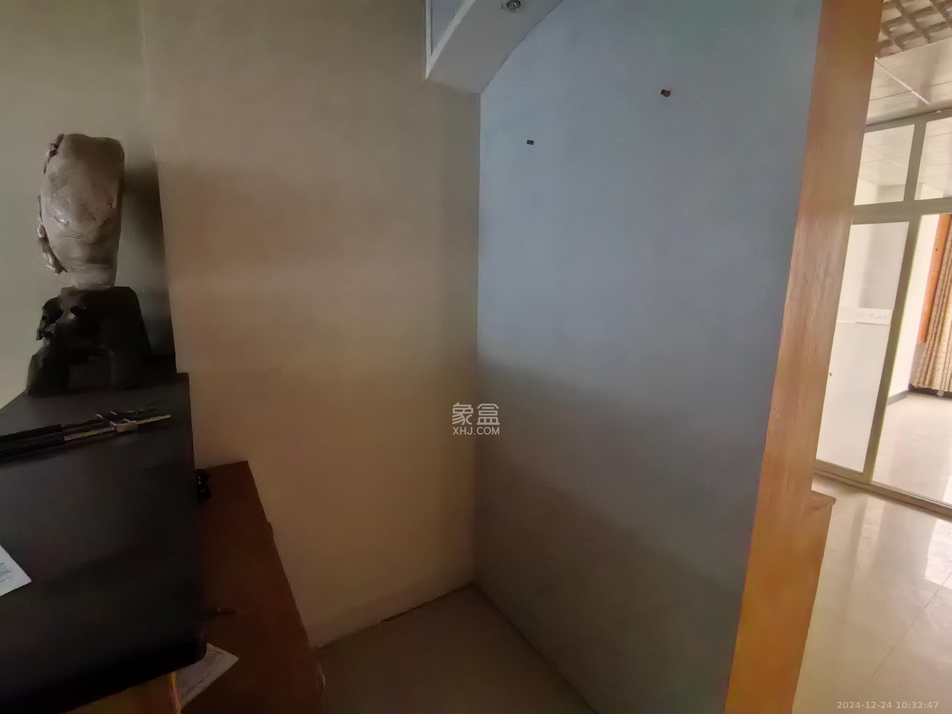 百脑汇大厦（友阿百货）  1室1厅0卫   2000.00元/月室内图