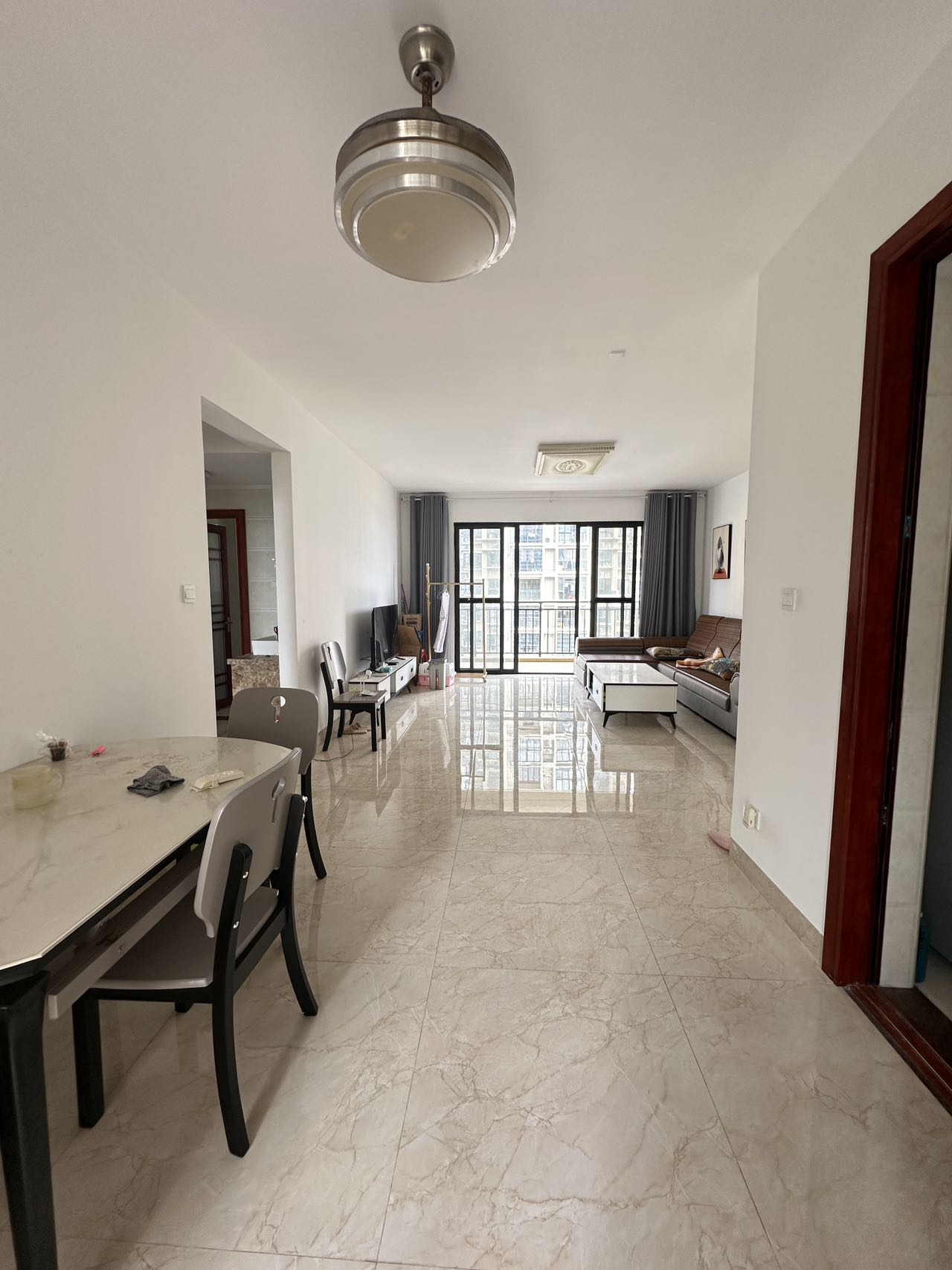 滨江景苑  3室2厅2卫    138.0万 滨江景苑  3室2厅2卫    138.0万客厅