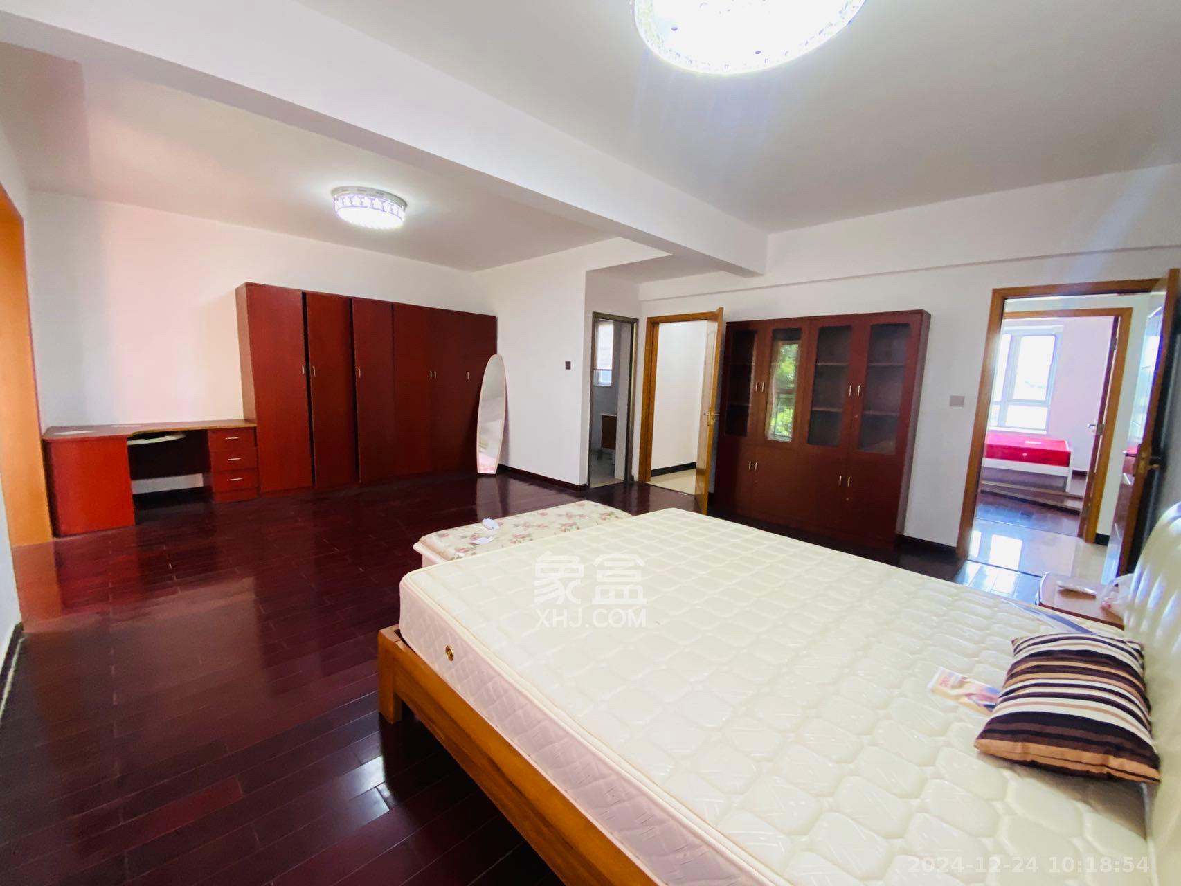 学府华庭 3室2厅2卫 2800.0元/月 学府华庭 3室2厅2卫 2800.0元/月室内图