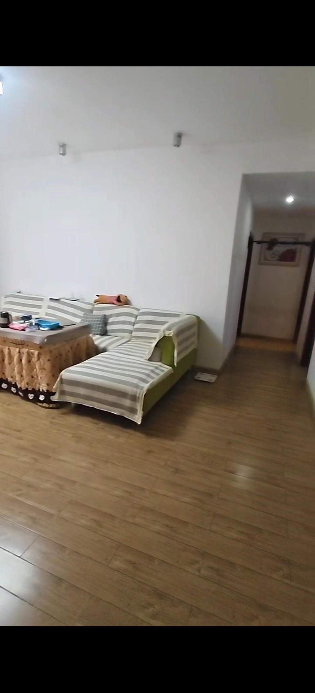 凯泉格林春天  3室2厅1卫    53.8万 凯泉格林春天  3室2厅1卫    53.8万客厅