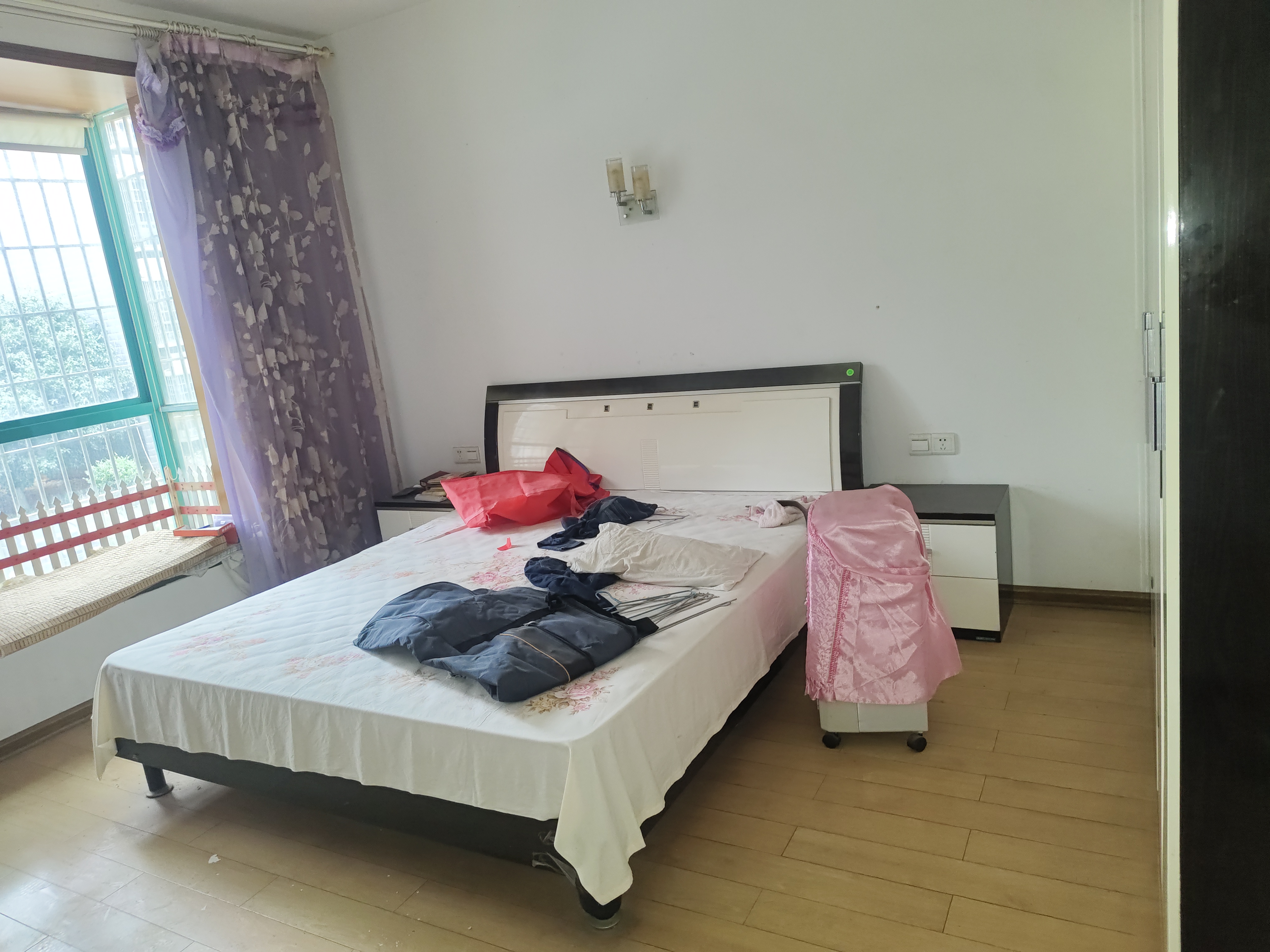 加州阳光小区(吉星阳光) 4室2厅2卫 72.8万 加州阳光小区(吉星阳光) 4室2厅2卫 72.8万客厅