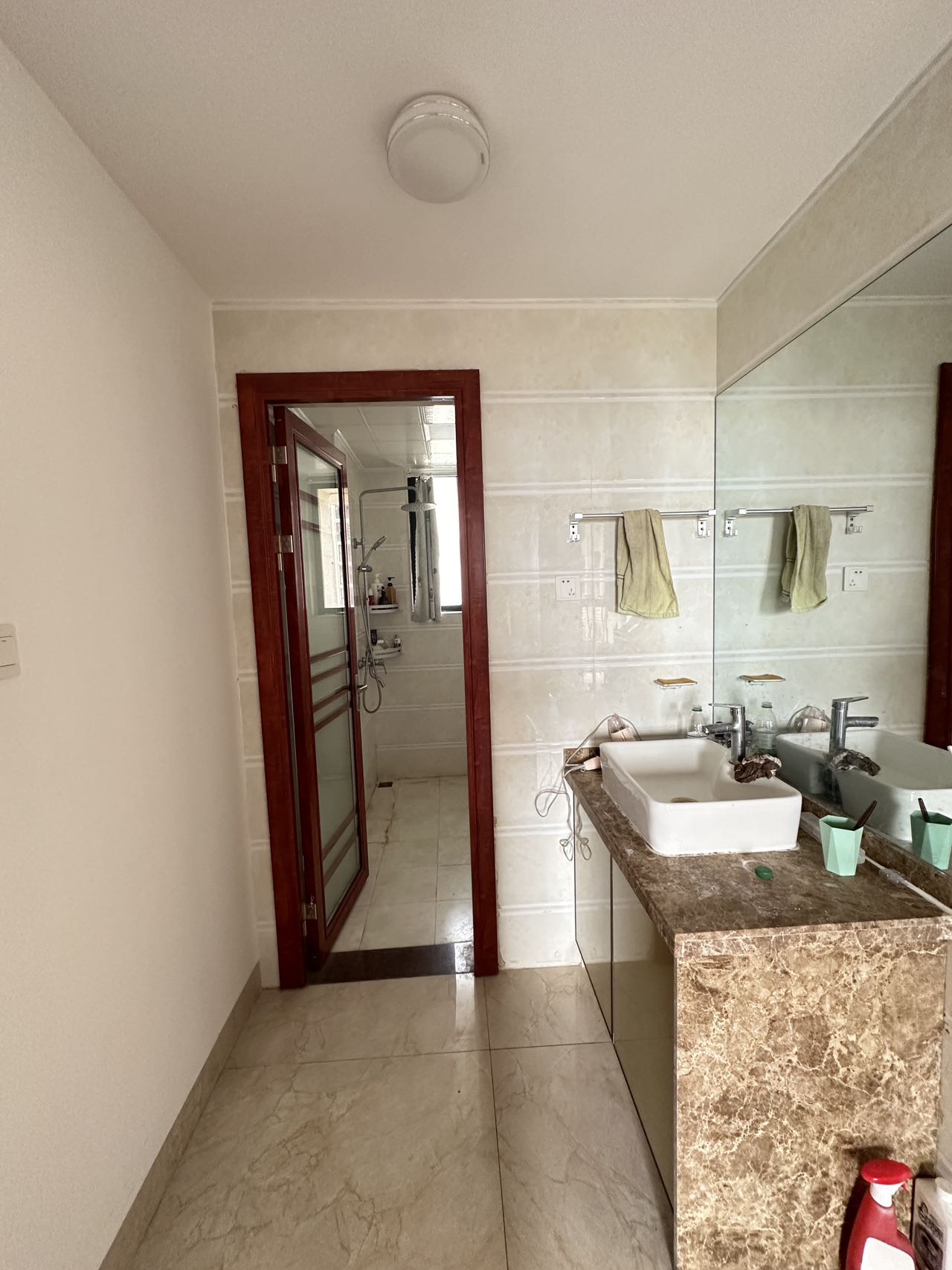 滨江景苑  3室2厅2卫    138.0万 滨江景苑  3室2厅2卫    138.0万客厅