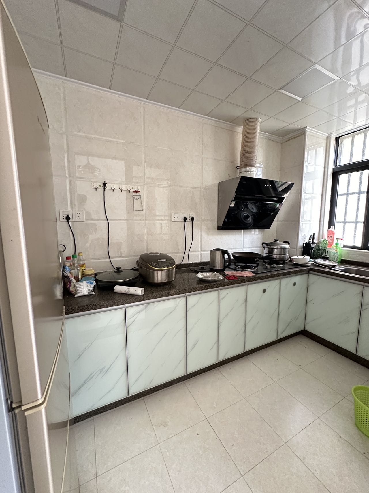 滨江景苑  3室2厅2卫    138.0万 滨江景苑  3室2厅2卫    138.0万客厅