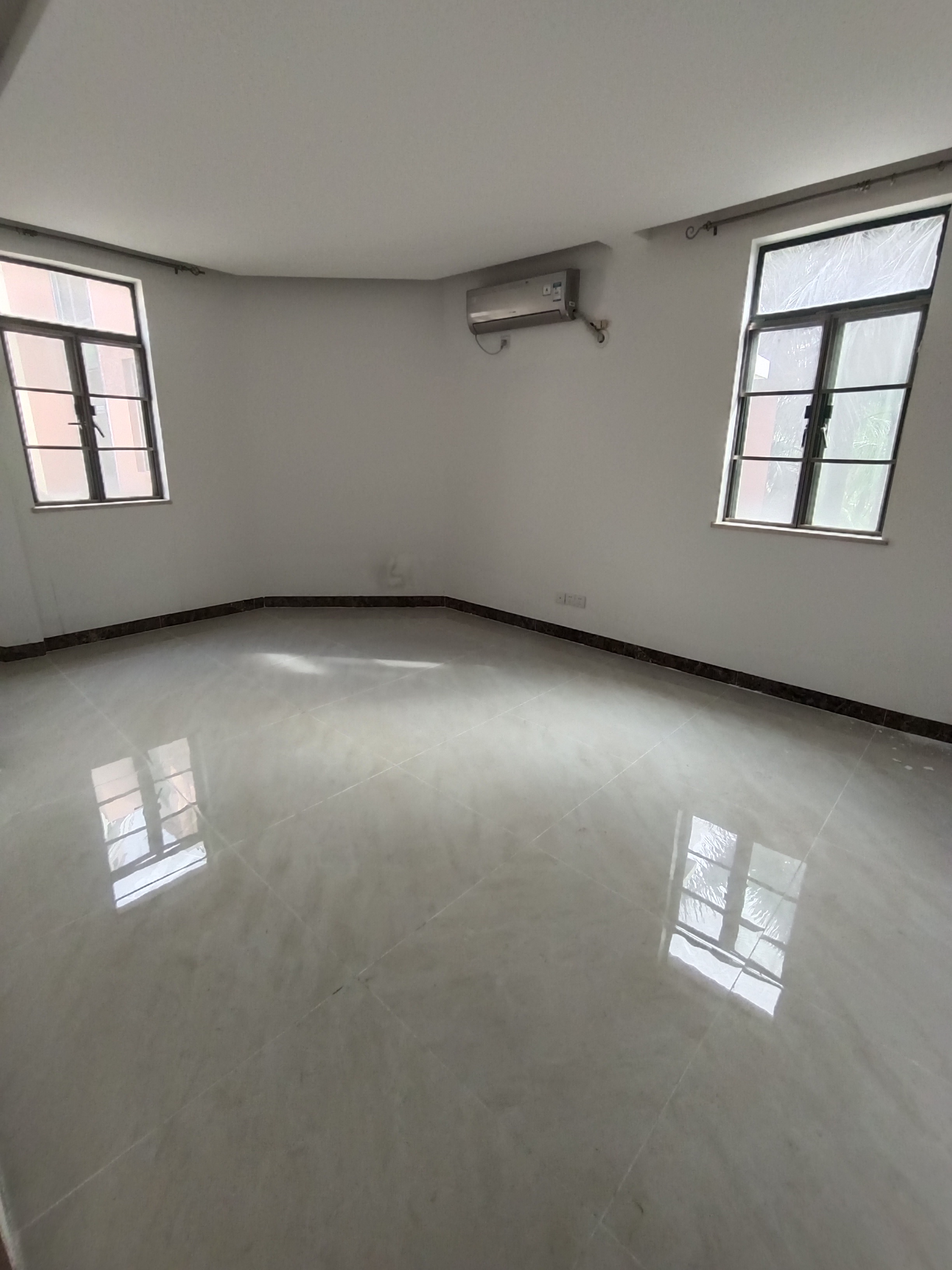 亚洲豪苑北区 2室2厅2卫 110.0万 亚洲豪苑北区 2室2厅2卫 110.0万客厅