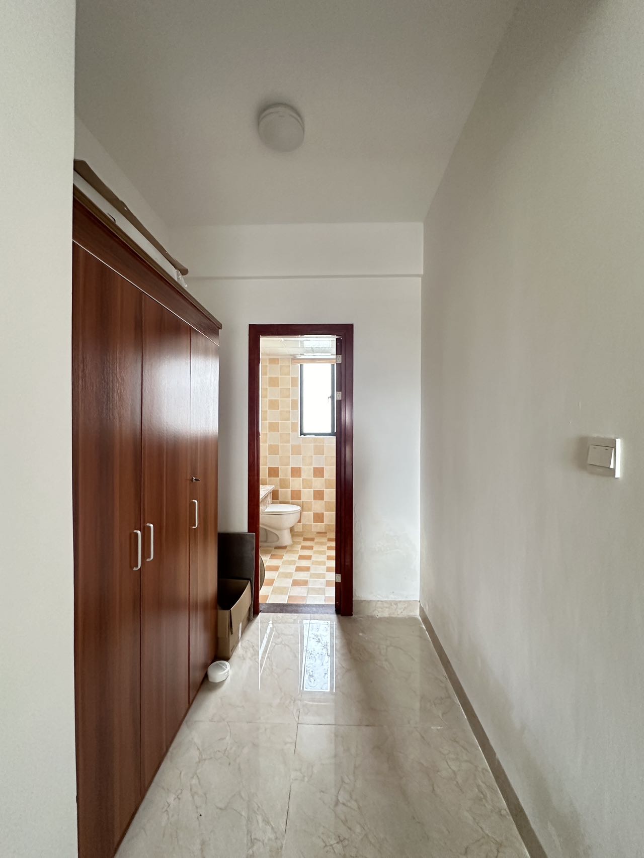 滨江景苑  3室2厅2卫    138.0万 滨江景苑  3室2厅2卫    138.0万客厅