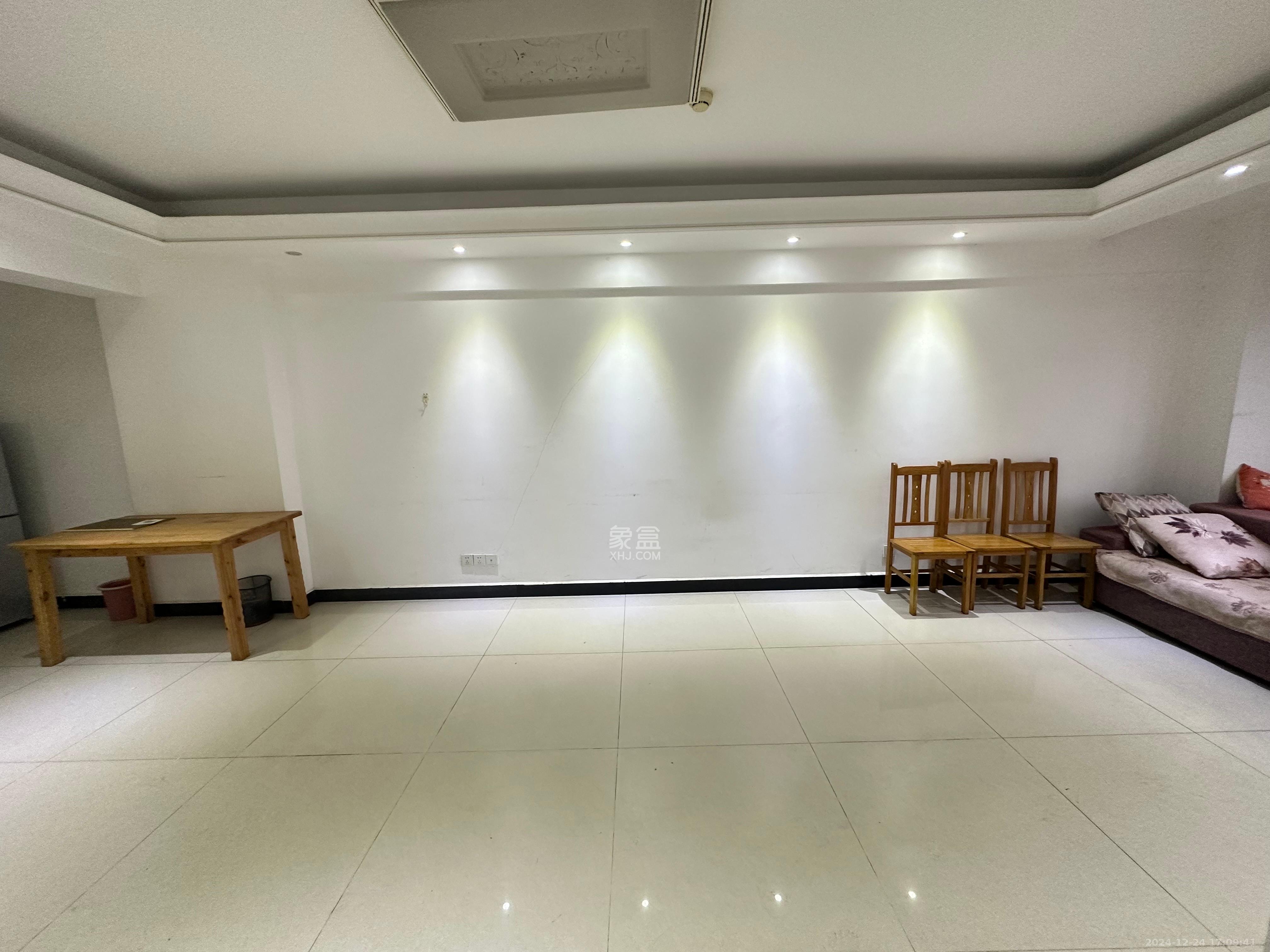 新长海广场  2室2厅1卫   1800.00元/月室内图