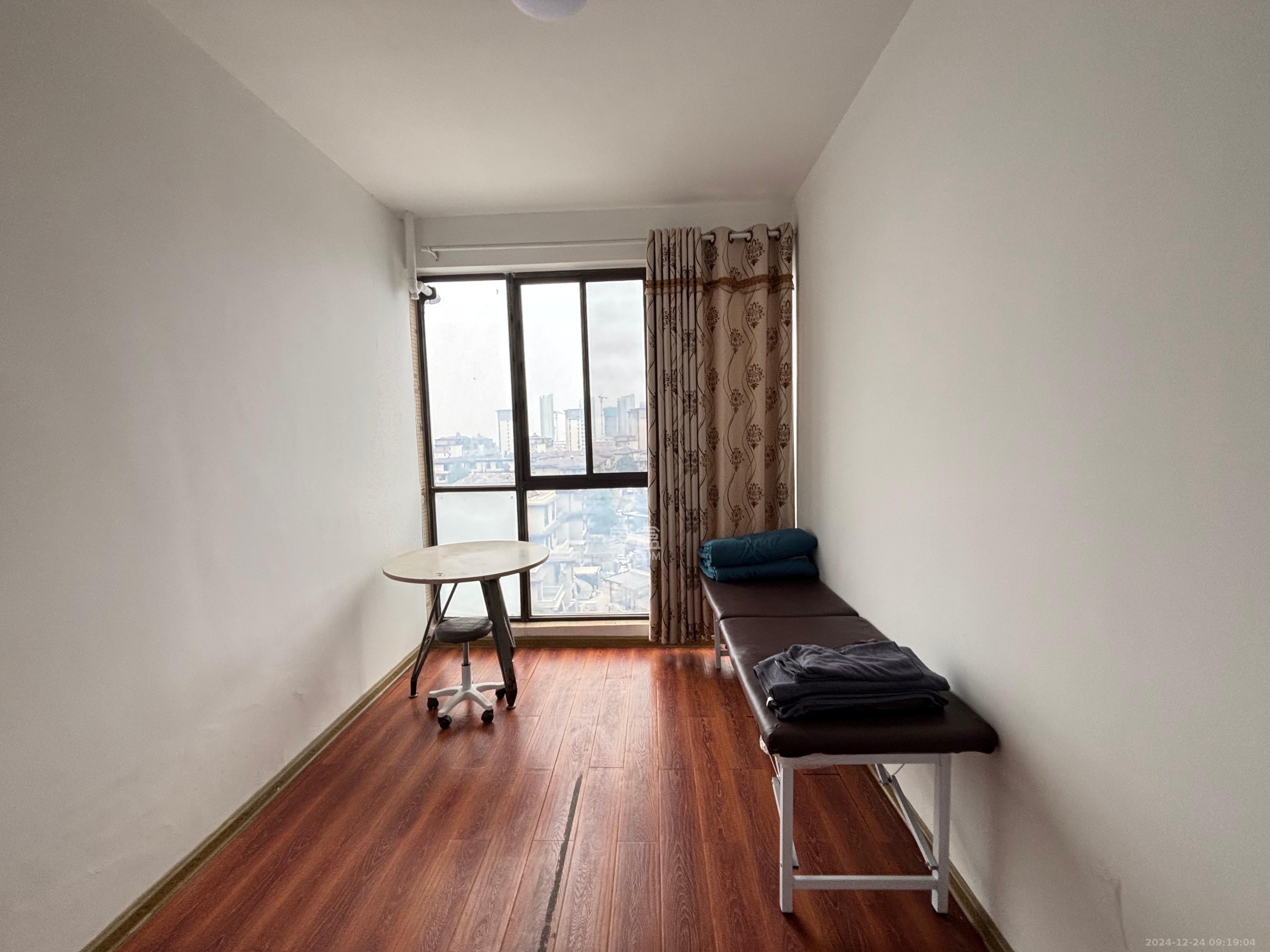 大唐印象一期云海湾 5室2厅2卫 3000.0元/月 大唐印象一期云海湾 5室2厅2卫 3000.0元/月室内图