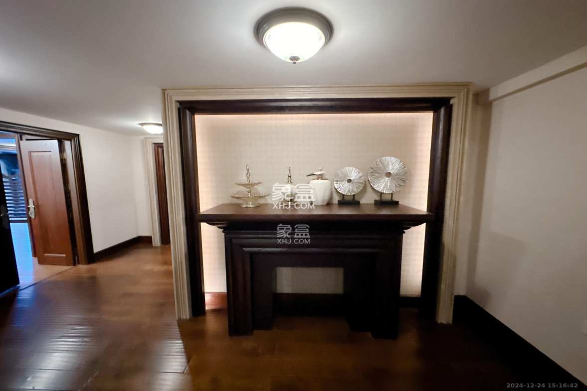 潮宗御苑 3室2厅2卫 26800.0元/月 潮宗御苑 3室2厅2卫 26800.0元/月室内图