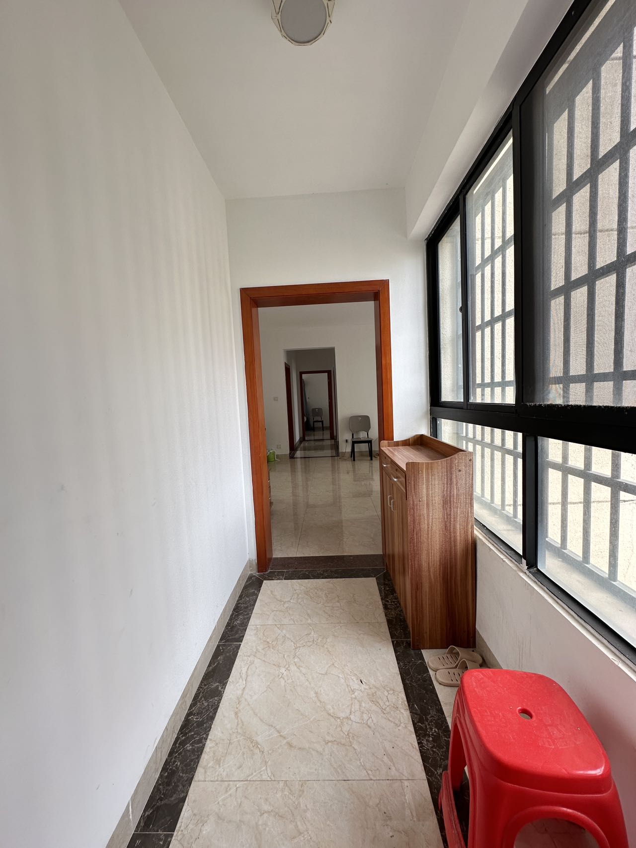 滨江景苑  3室2厅2卫    138.0万 滨江景苑  3室2厅2卫    138.0万客厅