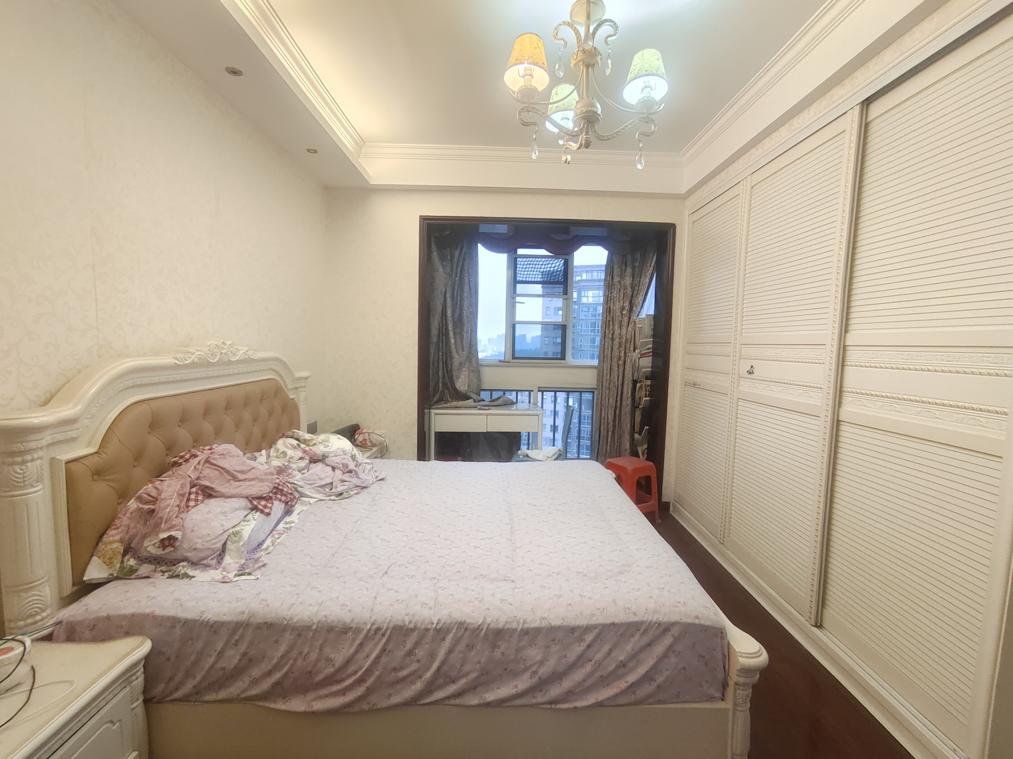 大同芙蓉 4室2厅2卫 99.8万 大同芙蓉 4室2厅2卫 99.8万客厅