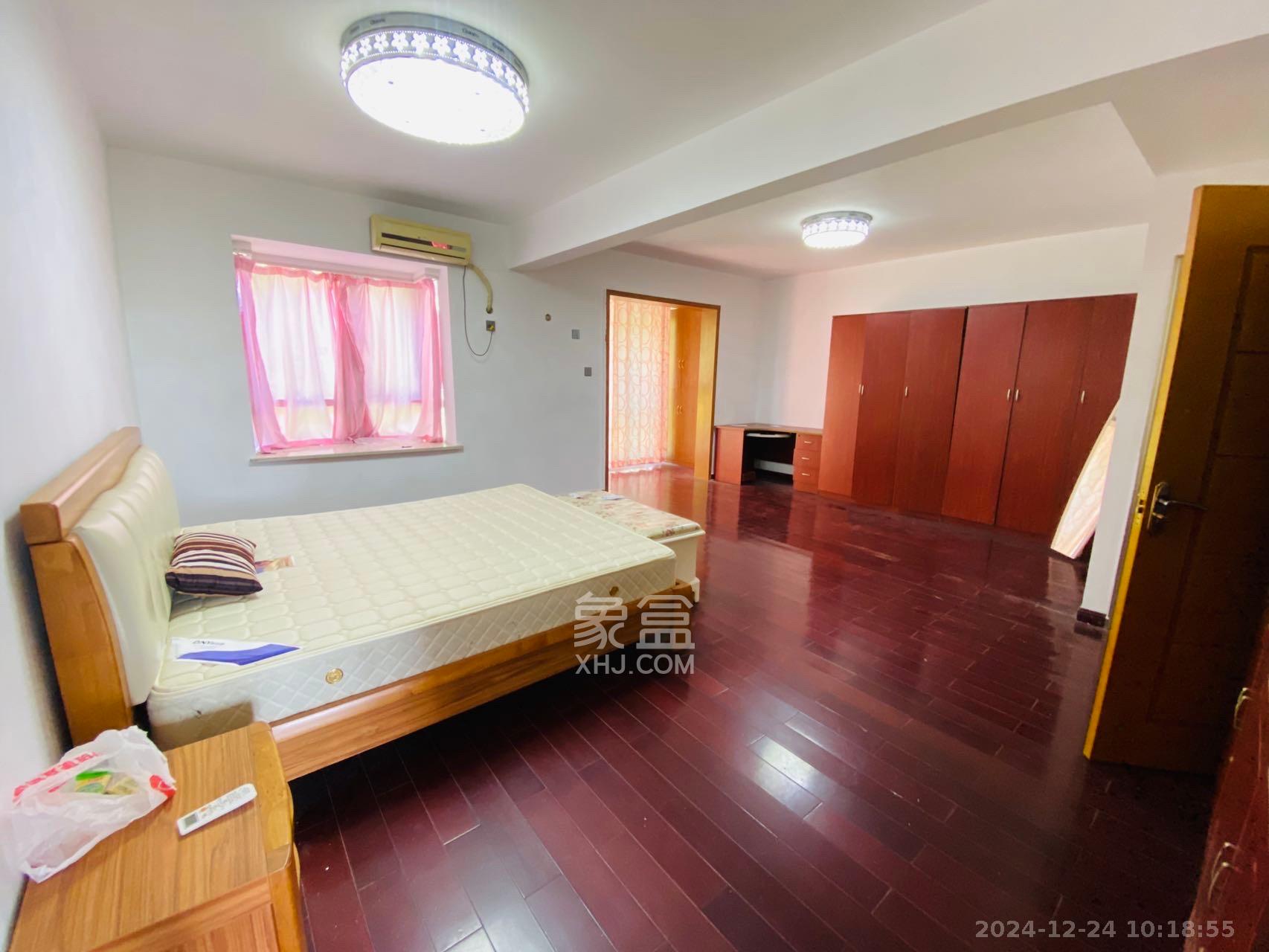 学府华庭 3室2厅2卫 2800.0元/月 学府华庭 3室2厅2卫 2800.0元/月室内图