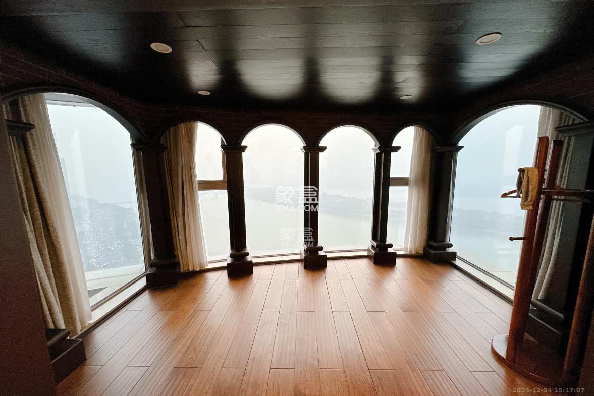 潮宗御苑 3室2厅2卫 26800.0元/月 潮宗御苑 3室2厅2卫 26800.0元/月室内图