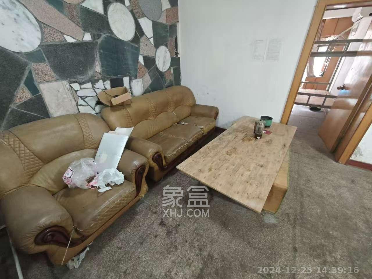 华达家园  3室2厅1卫   1600.00元/月室内图