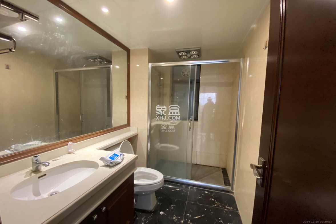 中海国际三期  3室2厅2卫    2500.0元/月 中海国际三期  3室2厅2卫    2500.0元/月室内图