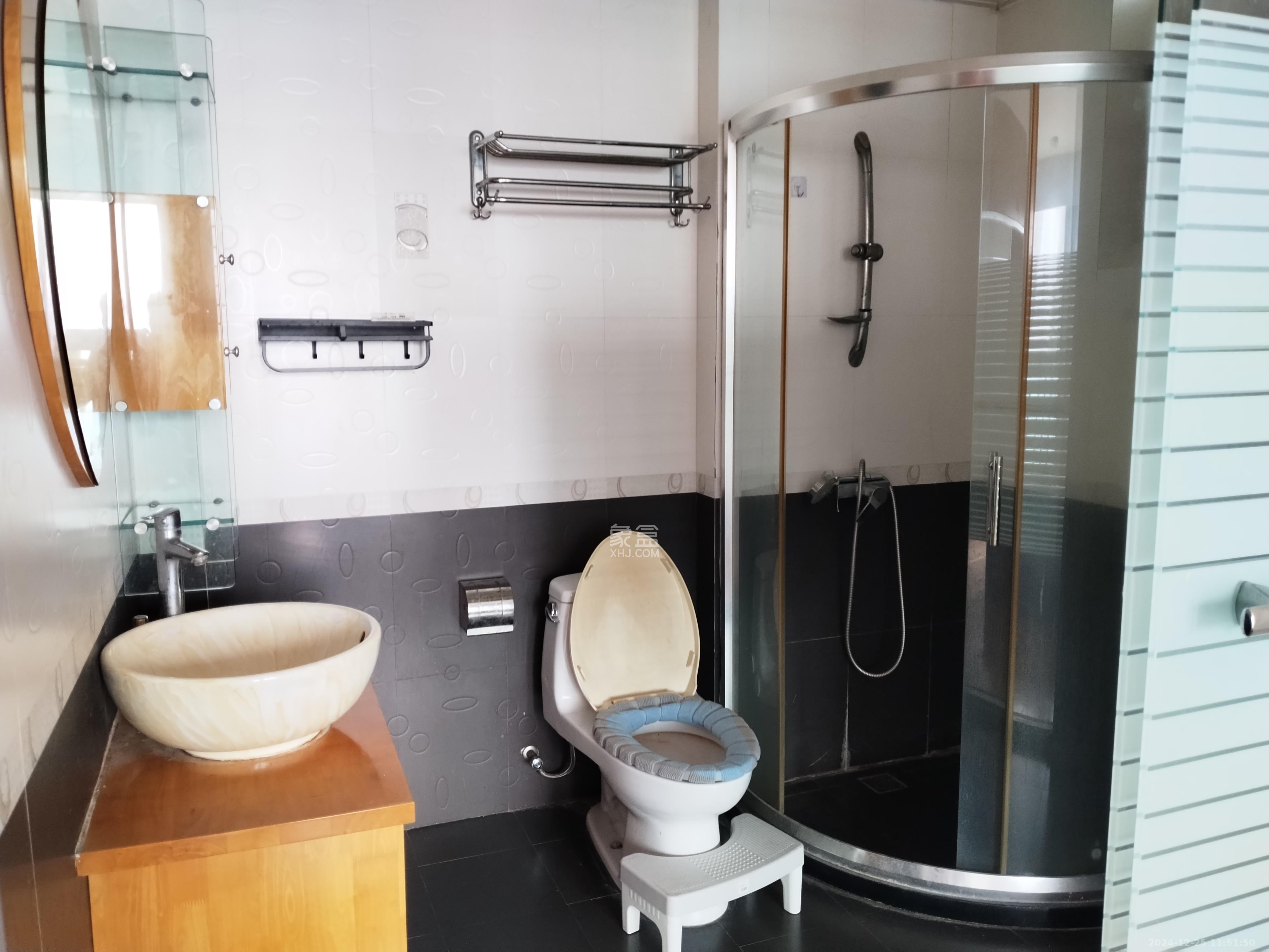 桐荫里社区 3室2厅2卫 5200.0元/月 桐荫里社区 3室2厅2卫 5200.0元/月室内图