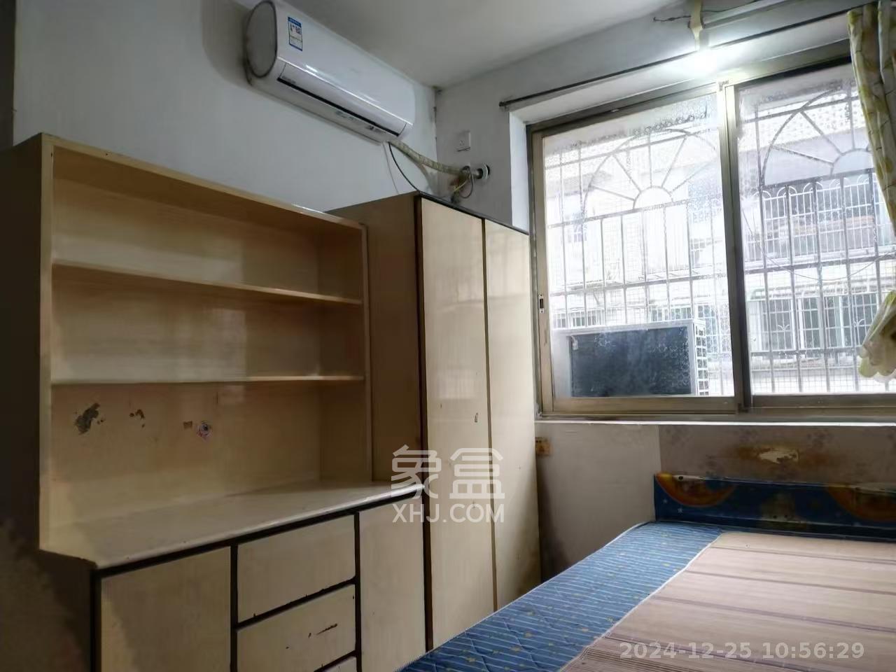 长监宿舍  3室1厅1卫    1600.0元/月 长监宿舍  3室1厅1卫    1600.0元/月室内图