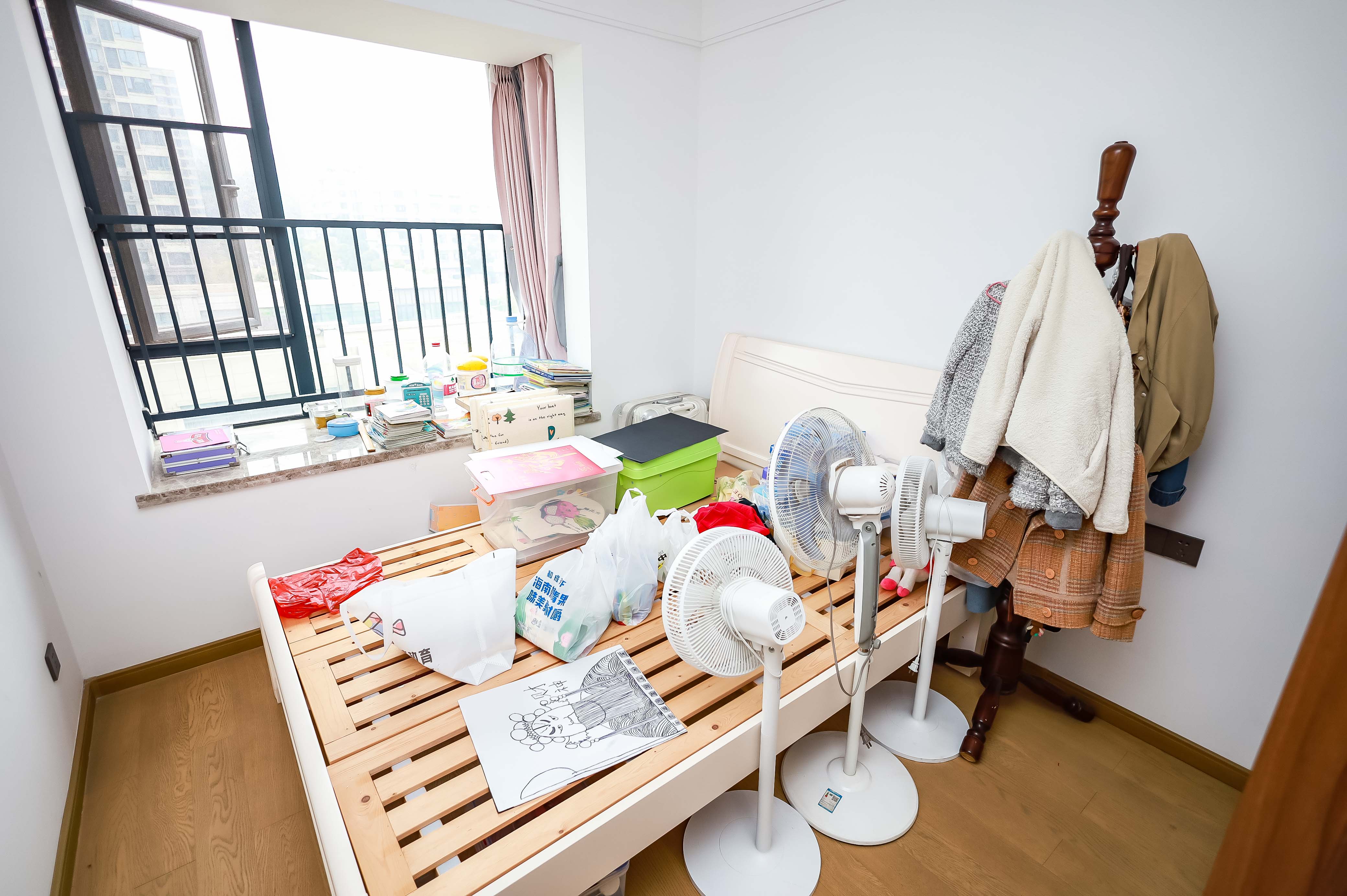长房云西府一期  4室2厅2卫   182.00万卧室