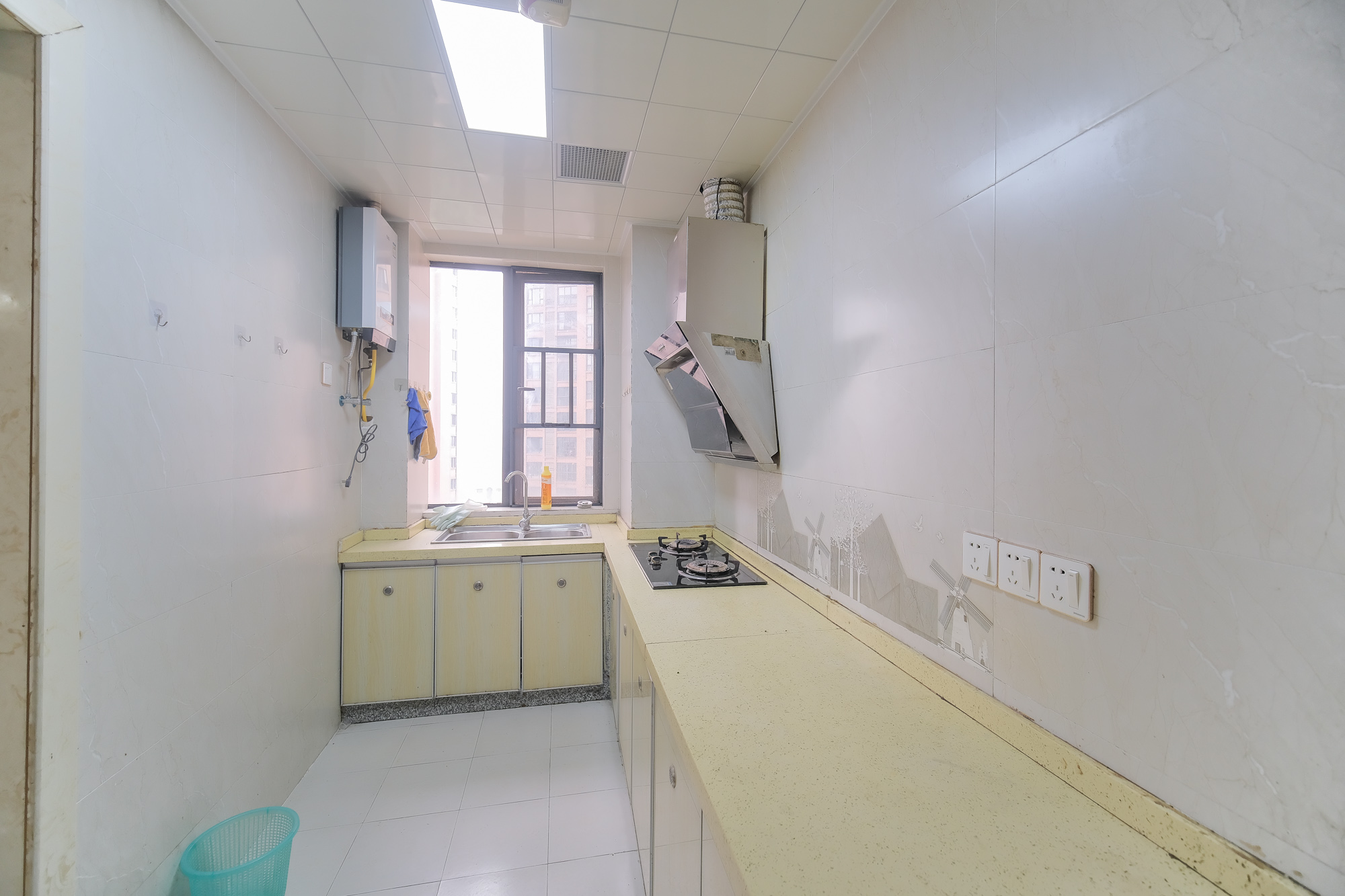 三一街区  3室2厅2卫   90.00万厨房