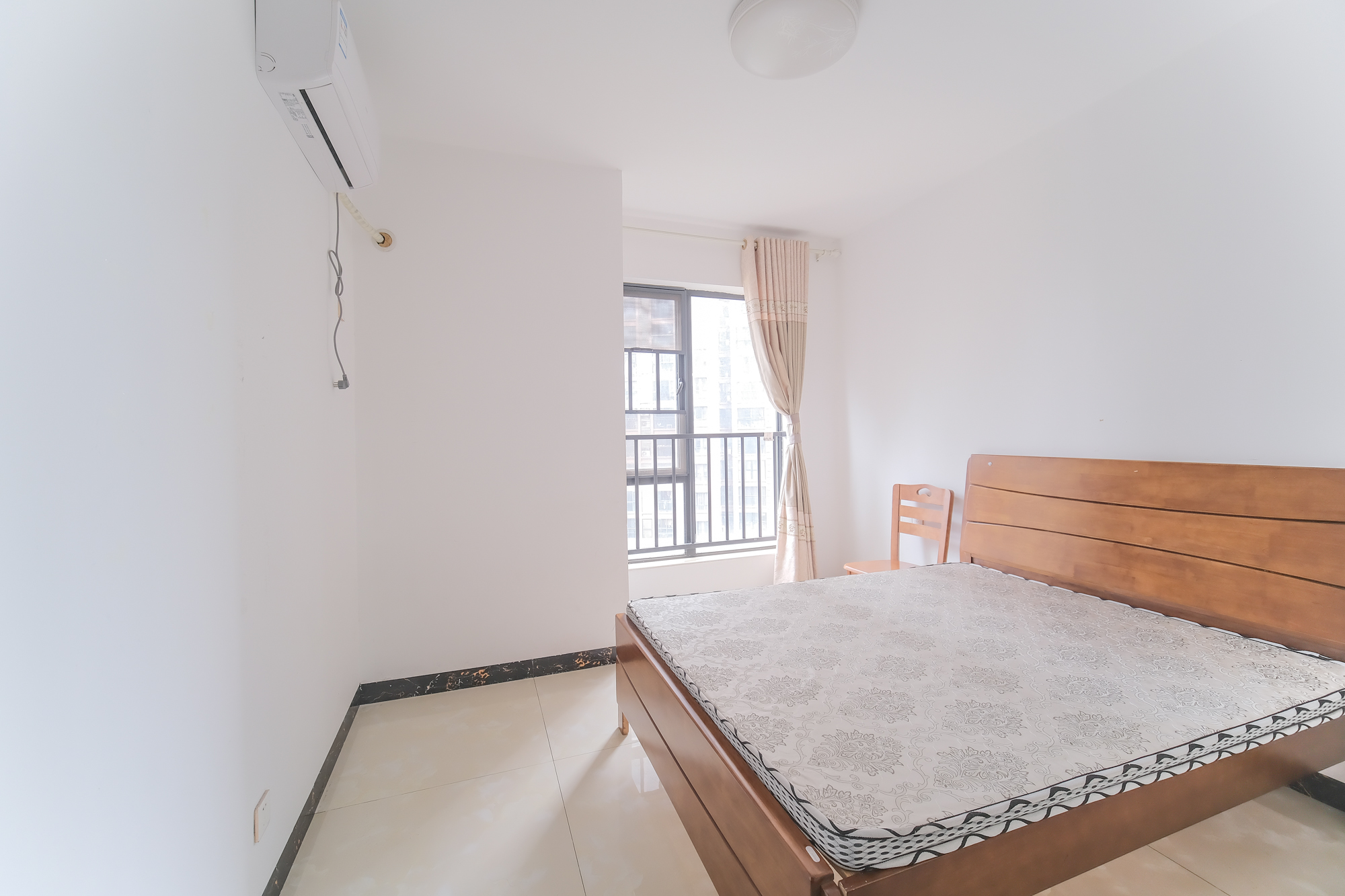 三一街区  3室2厅2卫   90.00万卧室
