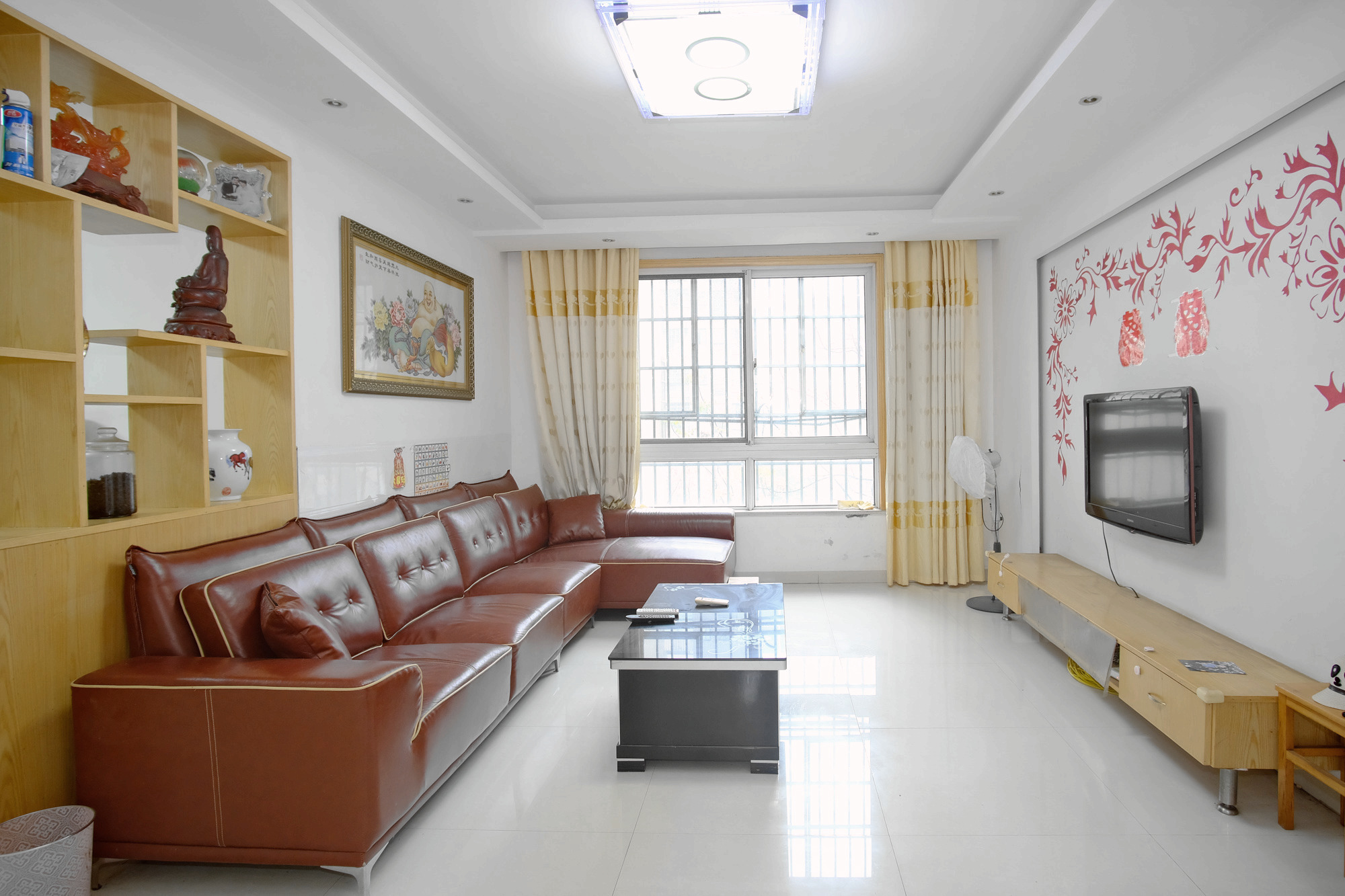 山水湾  4室2厅2卫    93.0万 山水湾  4室2厅2卫    93.0万客厅