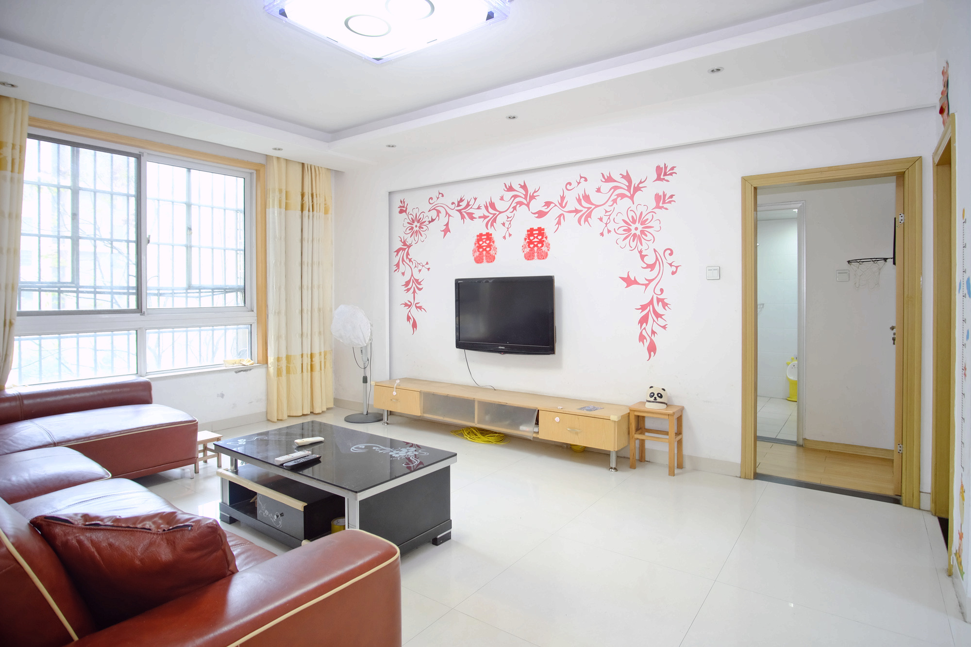 山水湾  4室2厅2卫    93.0万 山水湾  4室2厅2卫    93.0万客厅