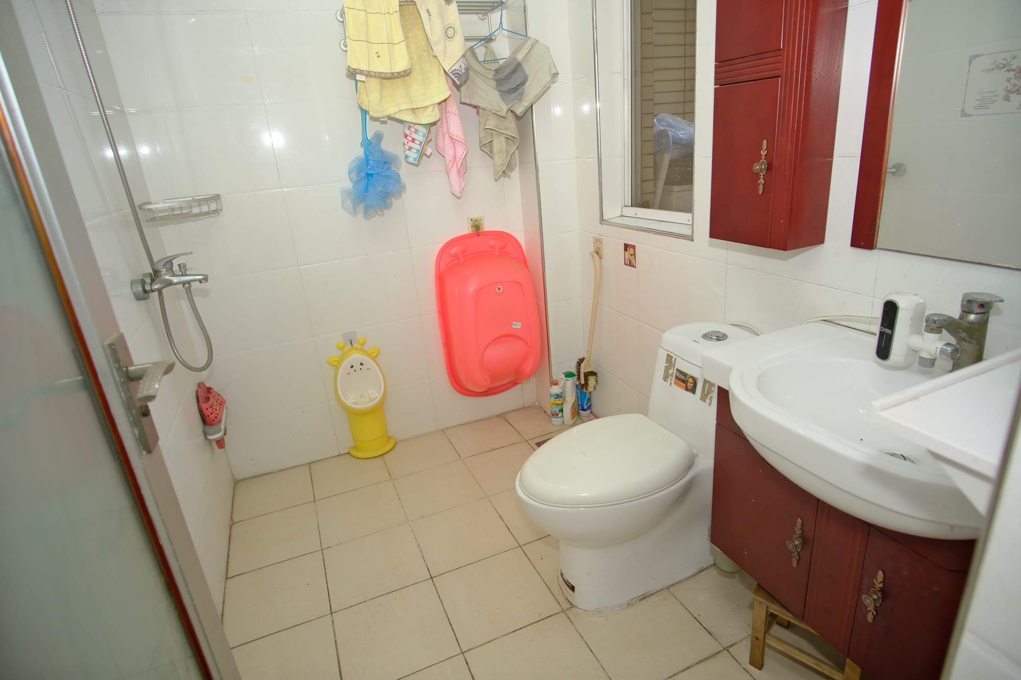 山水湾  4室2厅2卫    93.0万 山水湾  4室2厅2卫    93.0万卫生间