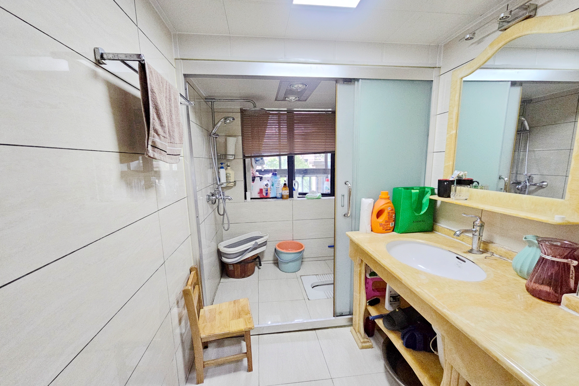 三江花中城  4室2厅2卫   182.00万卫生间