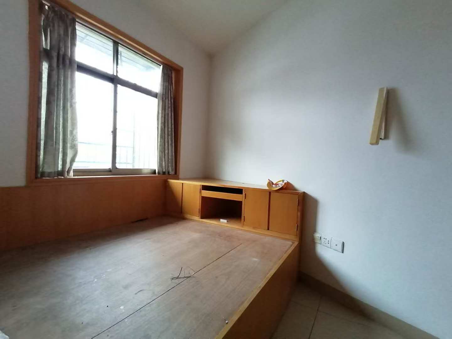 桃花里  1室1厅1卫    600.0元/月 桃花里  1室1厅1卫    600.0元/月室内图