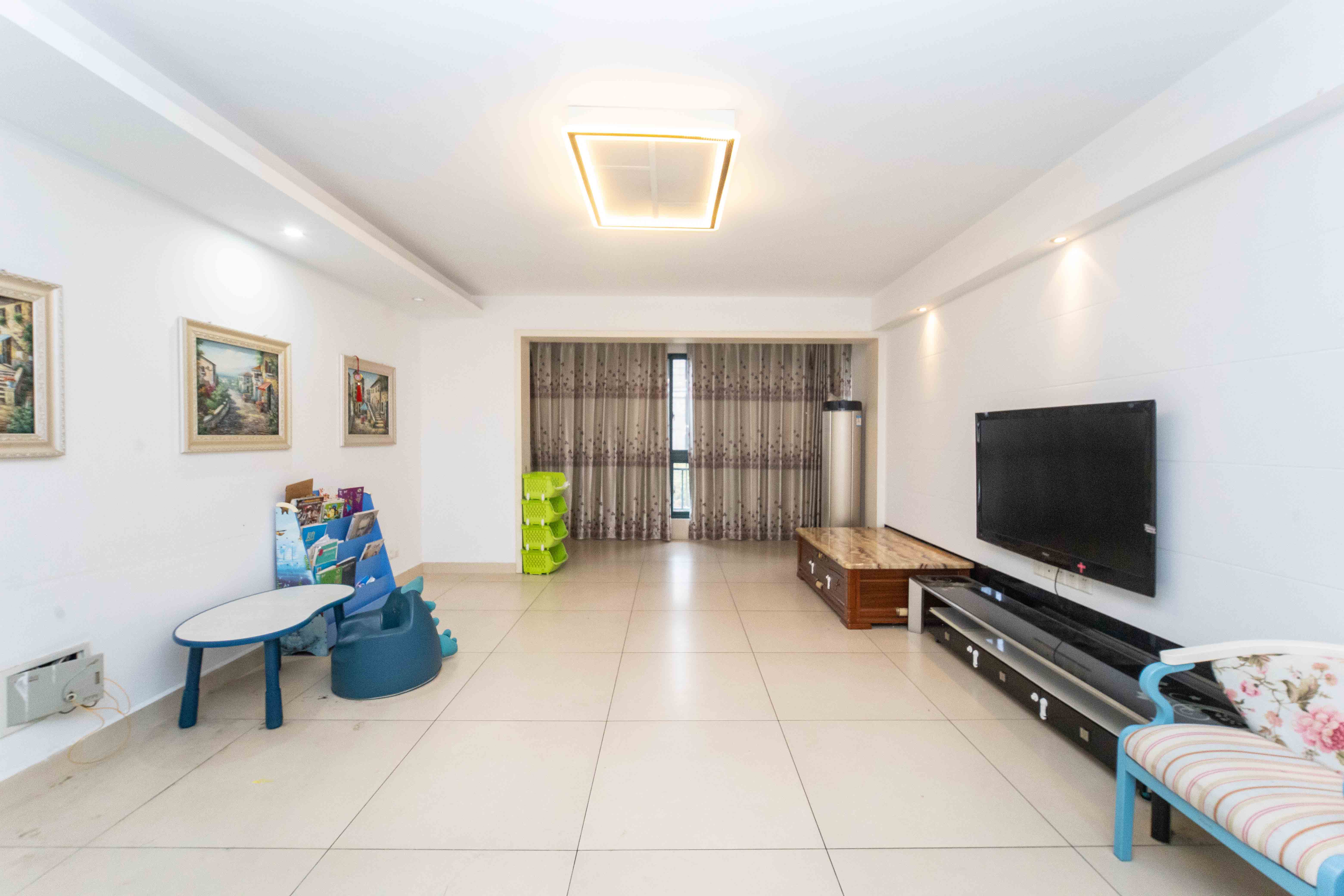 星城世家 1室2厅2卫 180.0万 星城世家 1室2厅2卫 180.0万客厅