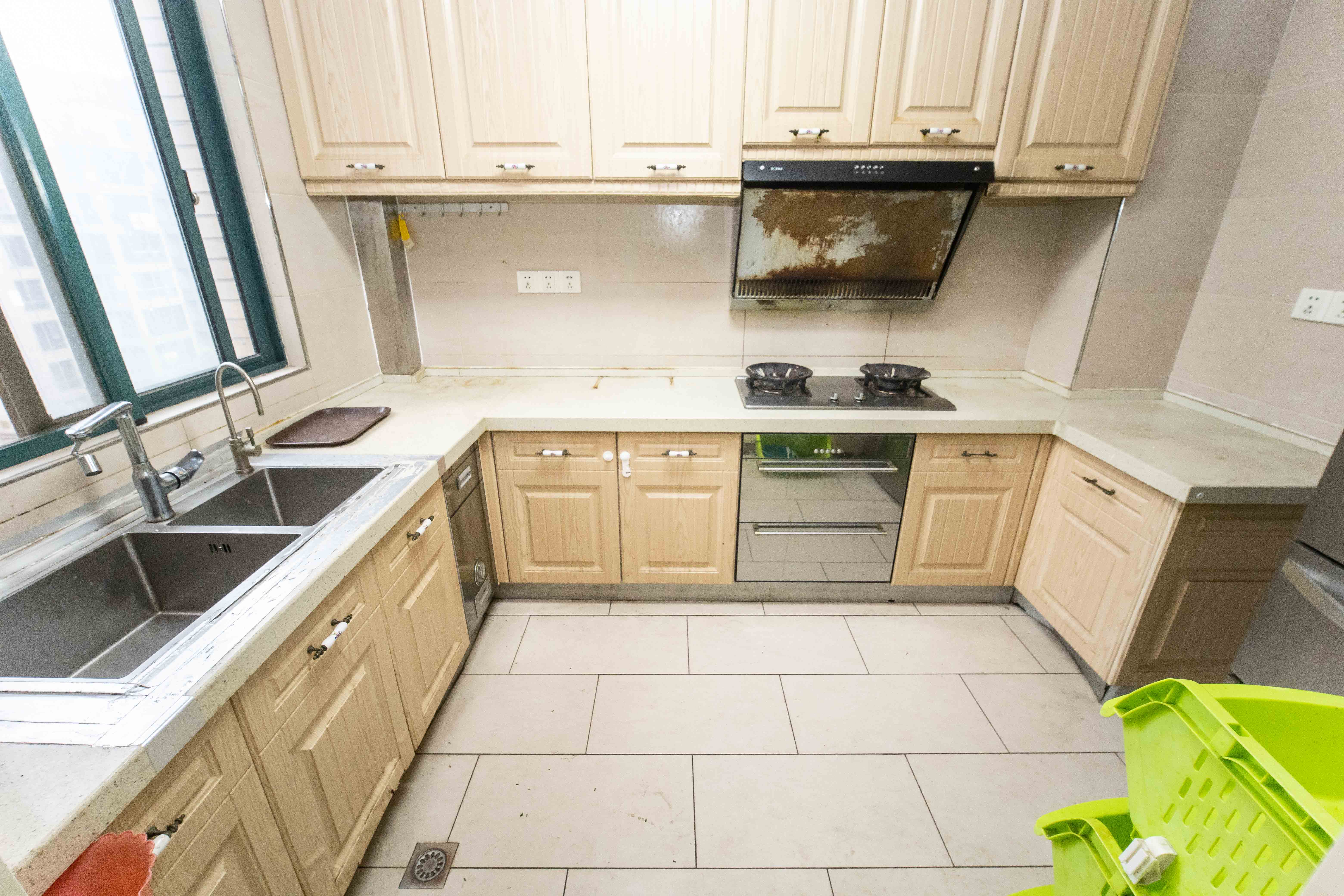 星城世家 1室2厅2卫 180.0万 星城世家 1室2厅2卫 180.0万厨房