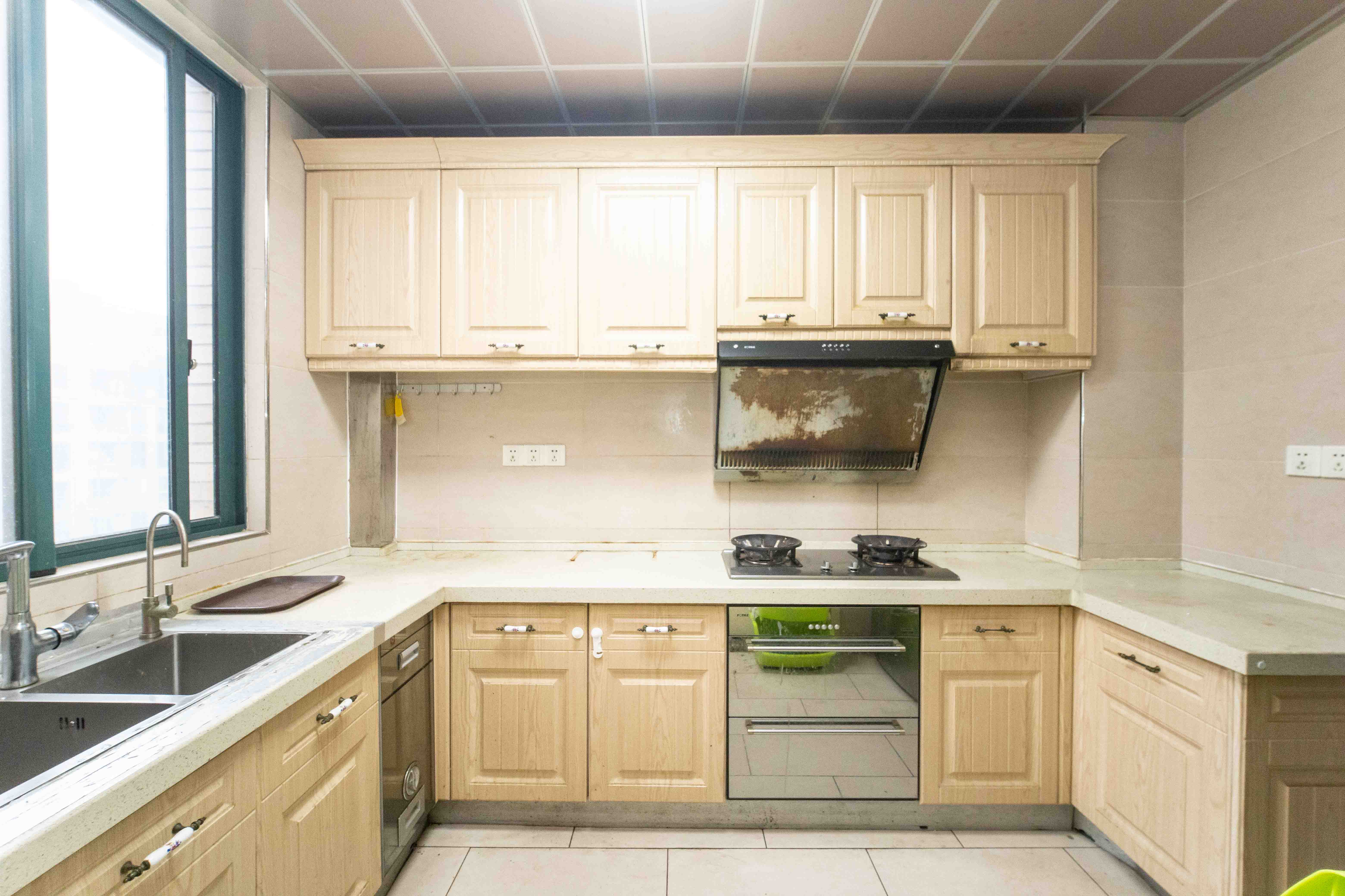 星城世家 1室2厅2卫 180.0万 星城世家 1室2厅2卫 180.0万厨房