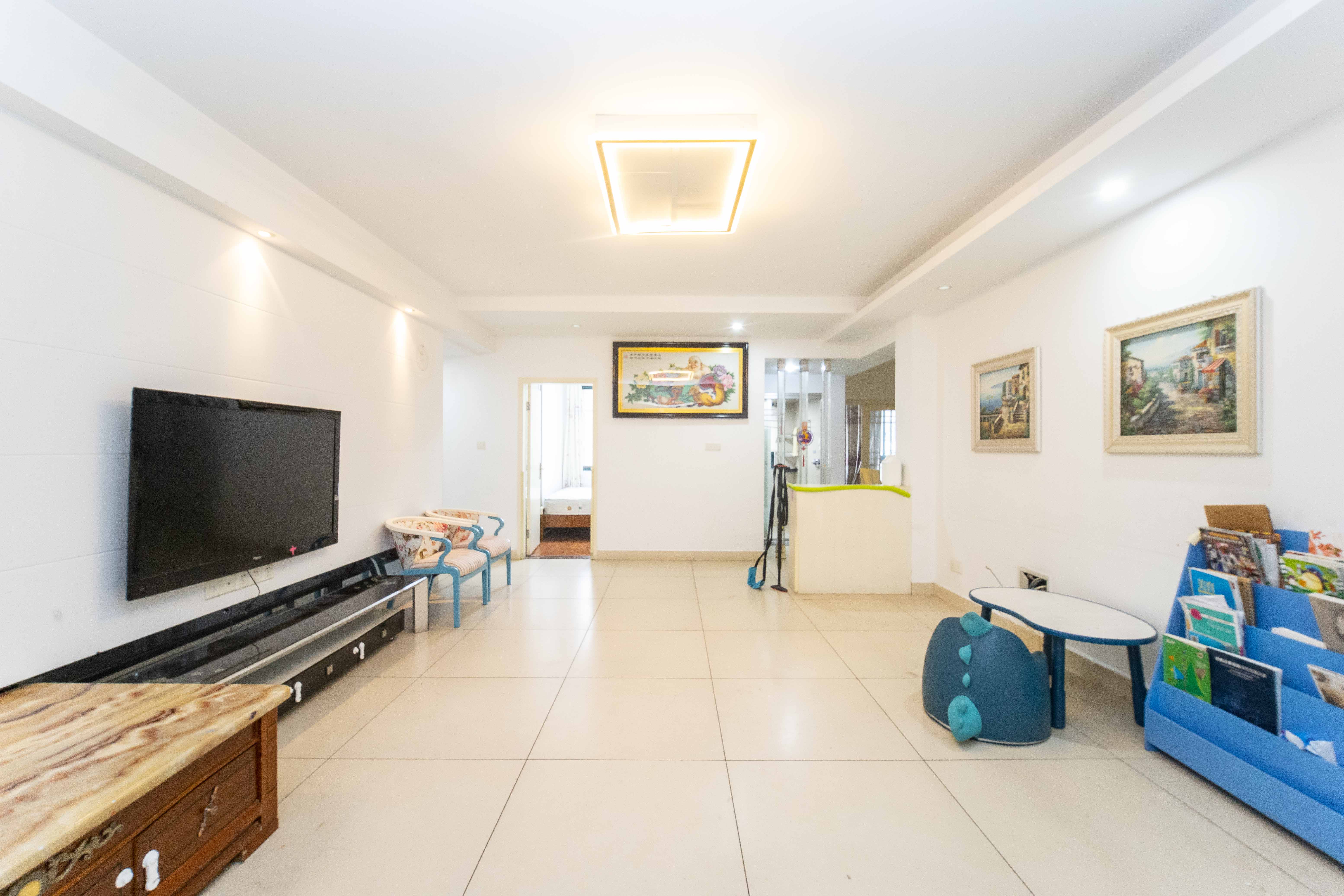 星城世家 1室2厅2卫 180.0万 星城世家 1室2厅2卫 180.0万客厅