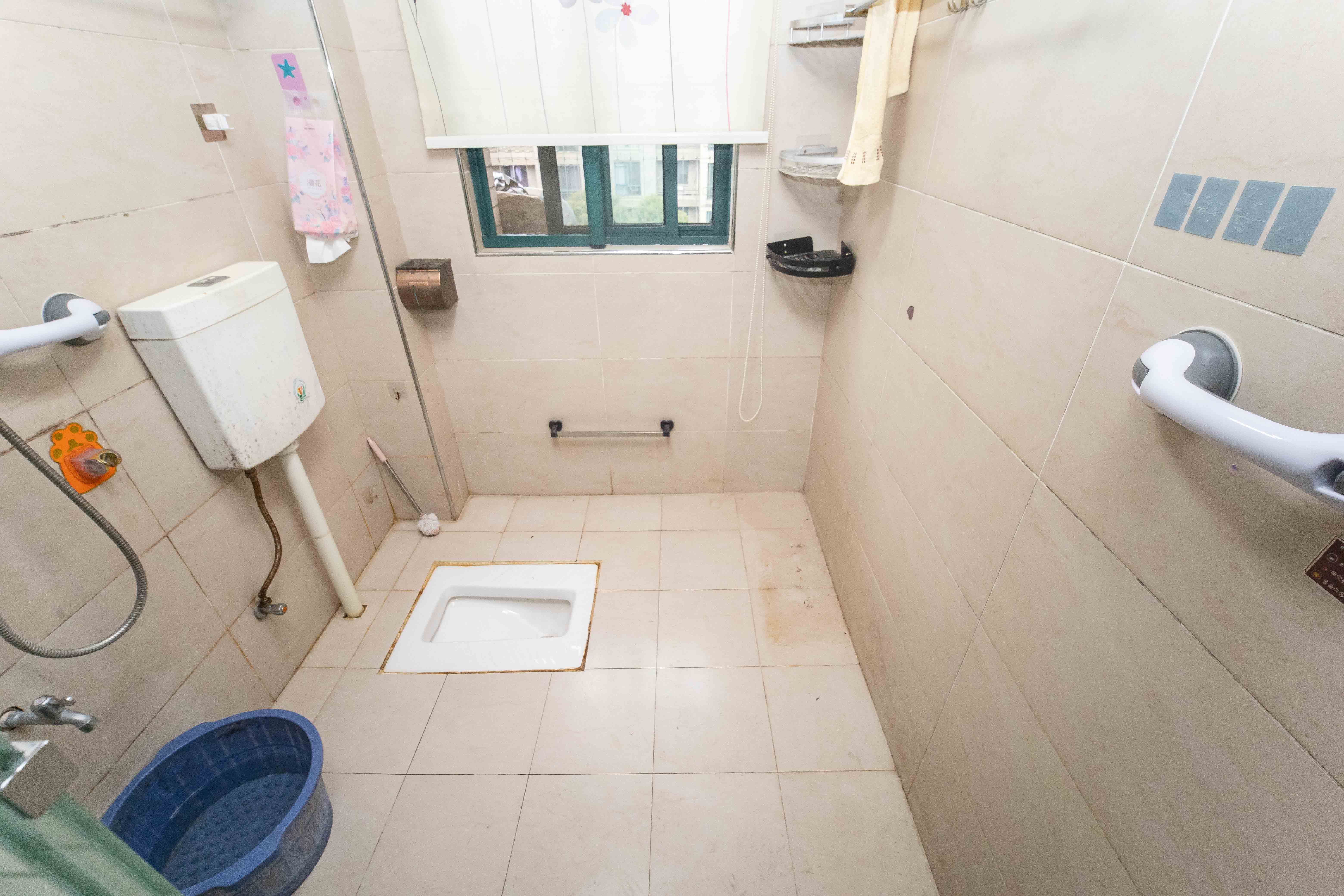 星城世家 1室2厅2卫 180.0万 星城世家 1室2厅2卫 180.0万卫生间