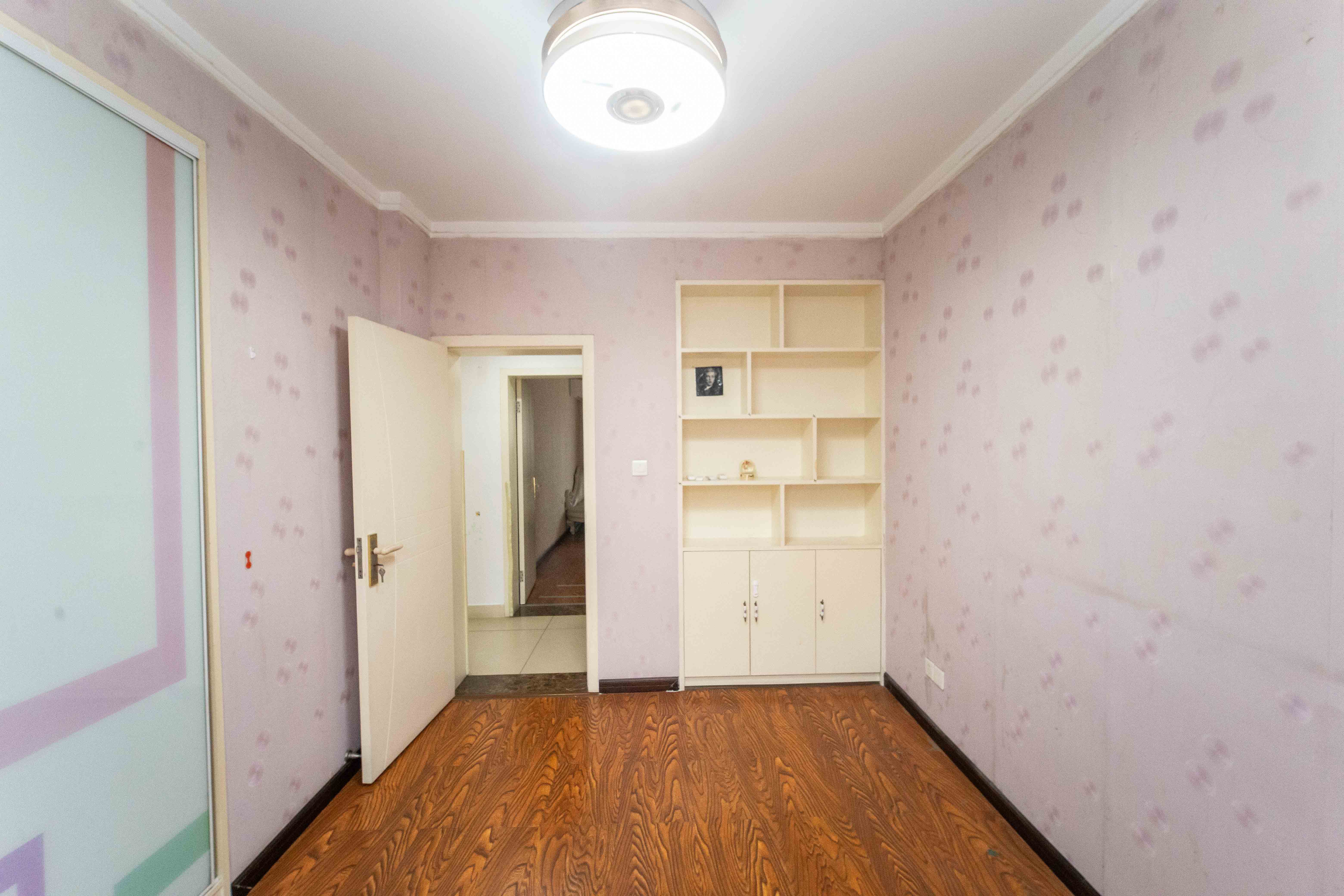 星城世家 1室2厅2卫 180.0万 星城世家 1室2厅2卫 180.0万卧室