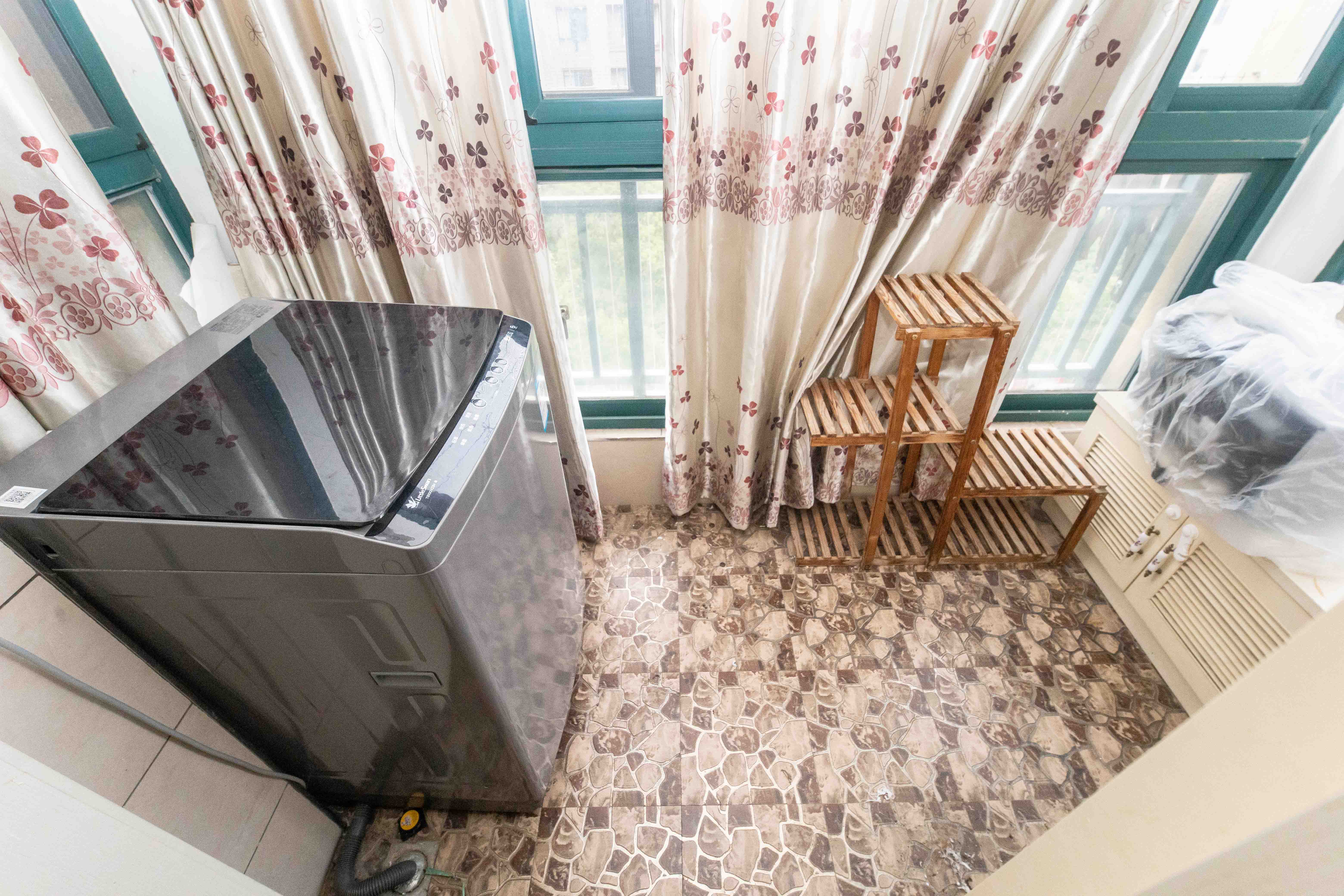 星城世家 1室2厅2卫 180.0万 星城世家 1室2厅2卫 180.0万阳台