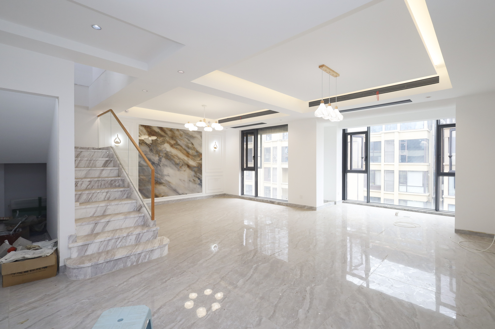 金辉优步湖畔 4室2厅2卫 218.0万 金辉优步湖畔 4室2厅2卫 218.0万客厅