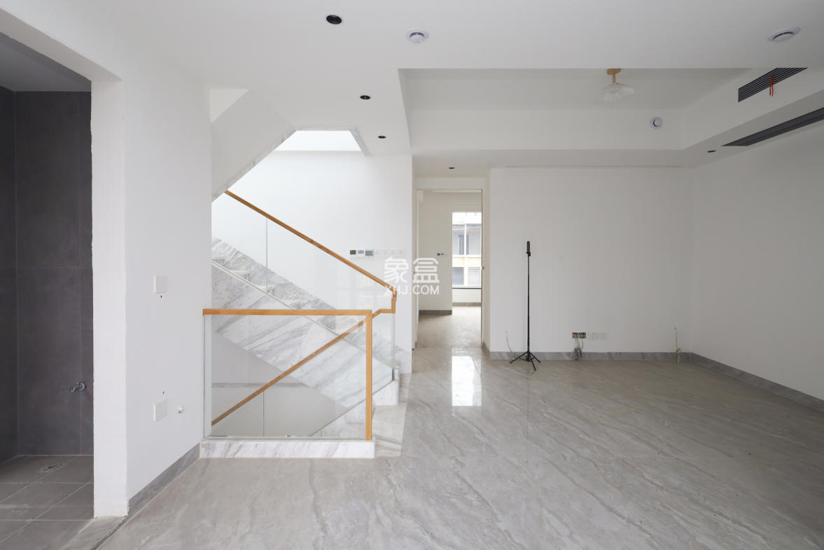 金辉优步湖畔 4室2厅2卫 218.0万 金辉优步湖畔 4室2厅2卫 218.0万其他