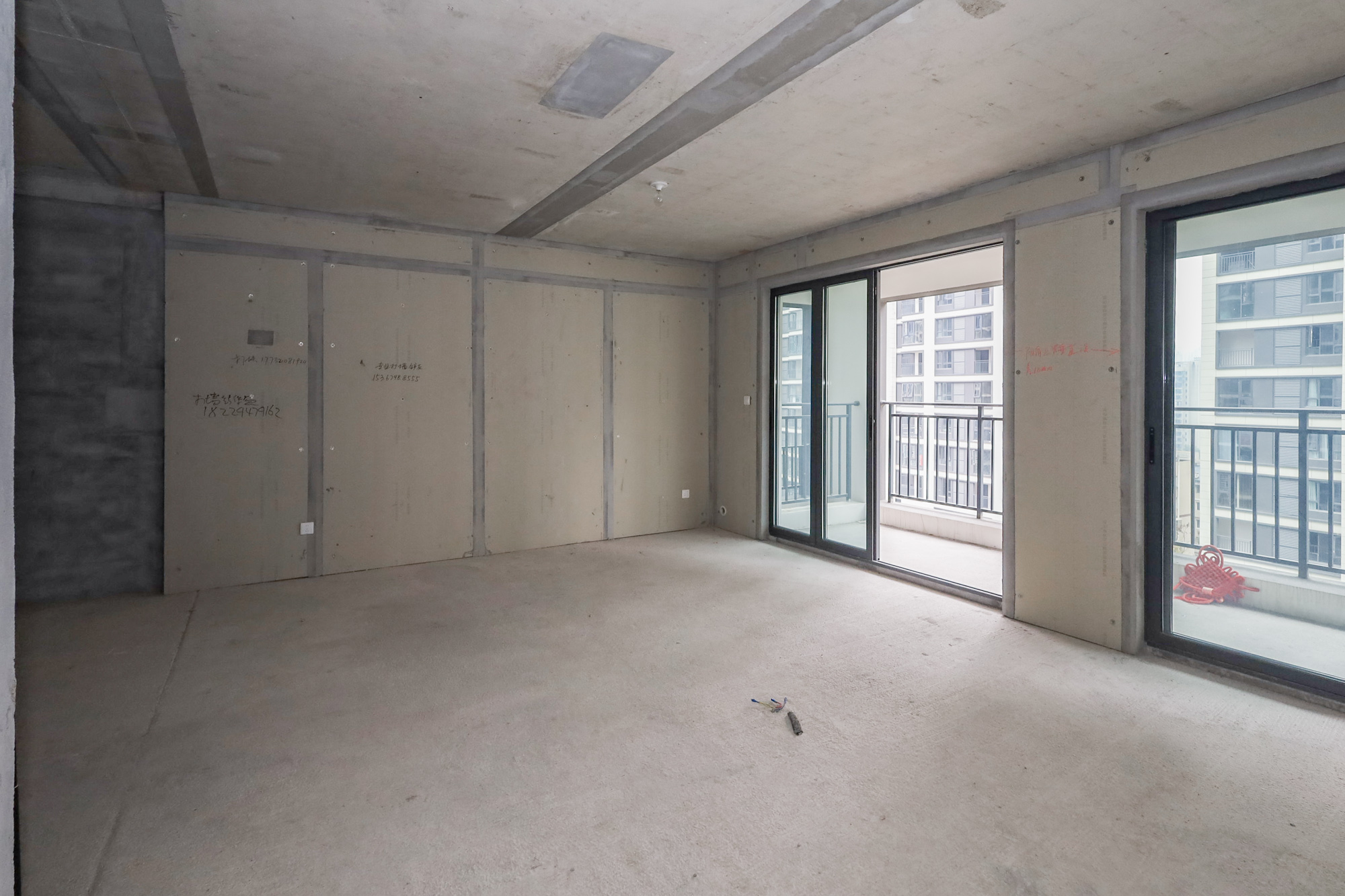 轨道中建麓江府  3室2厅2卫   179.00万客厅