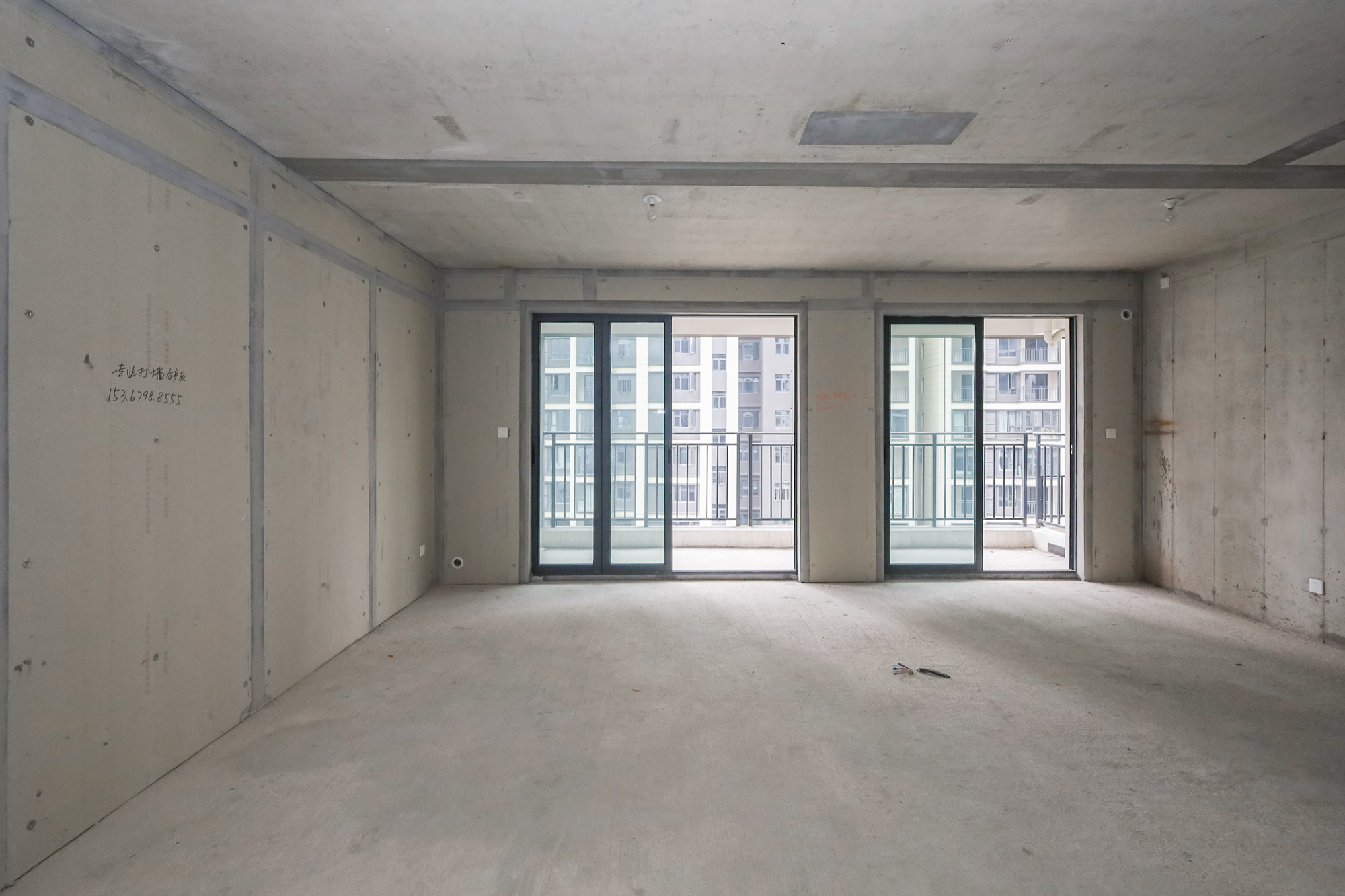 轨道中建麓江府  3室2厅2卫   179.00万客厅
